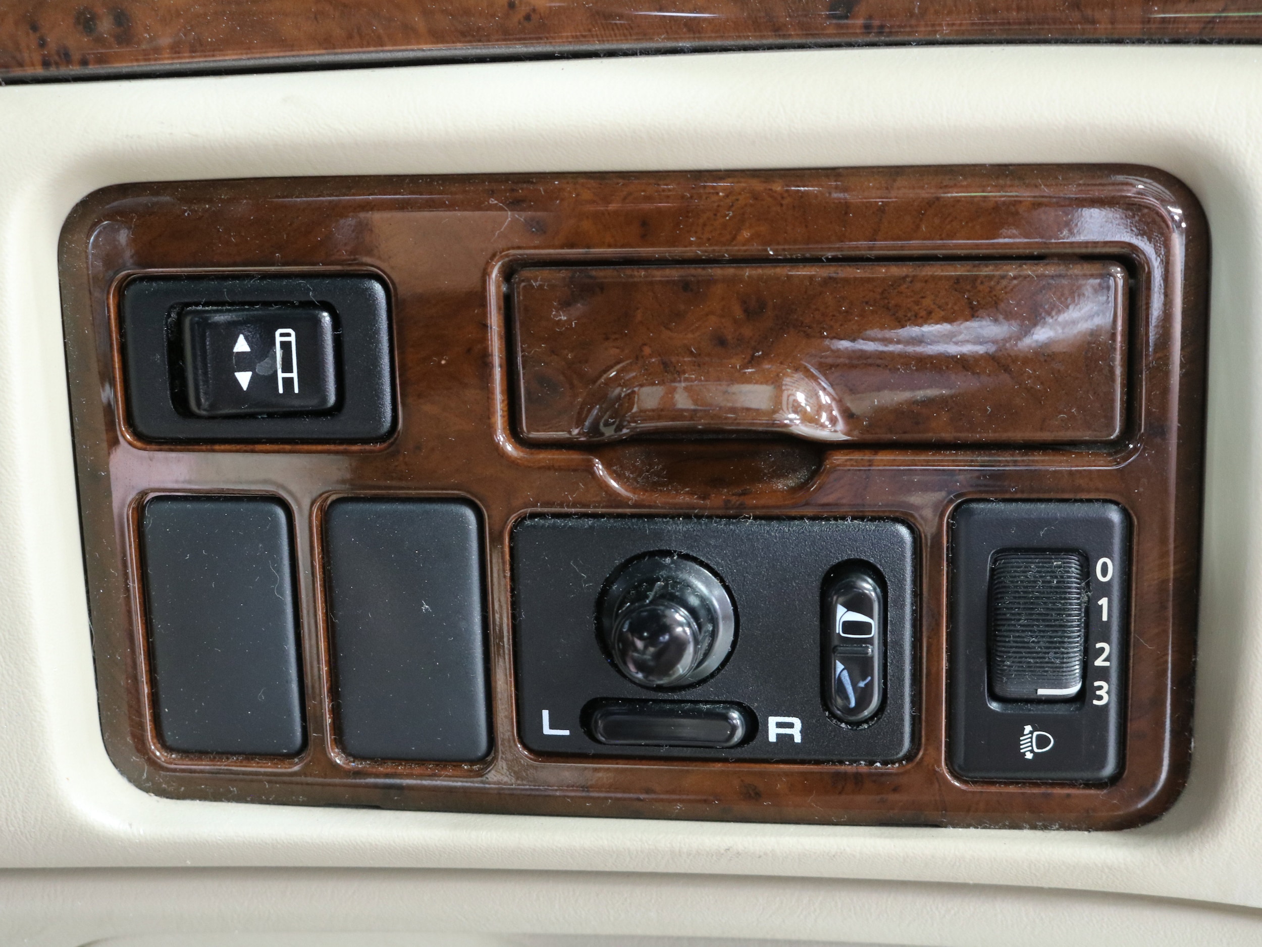 1999 Nissan Presage 54