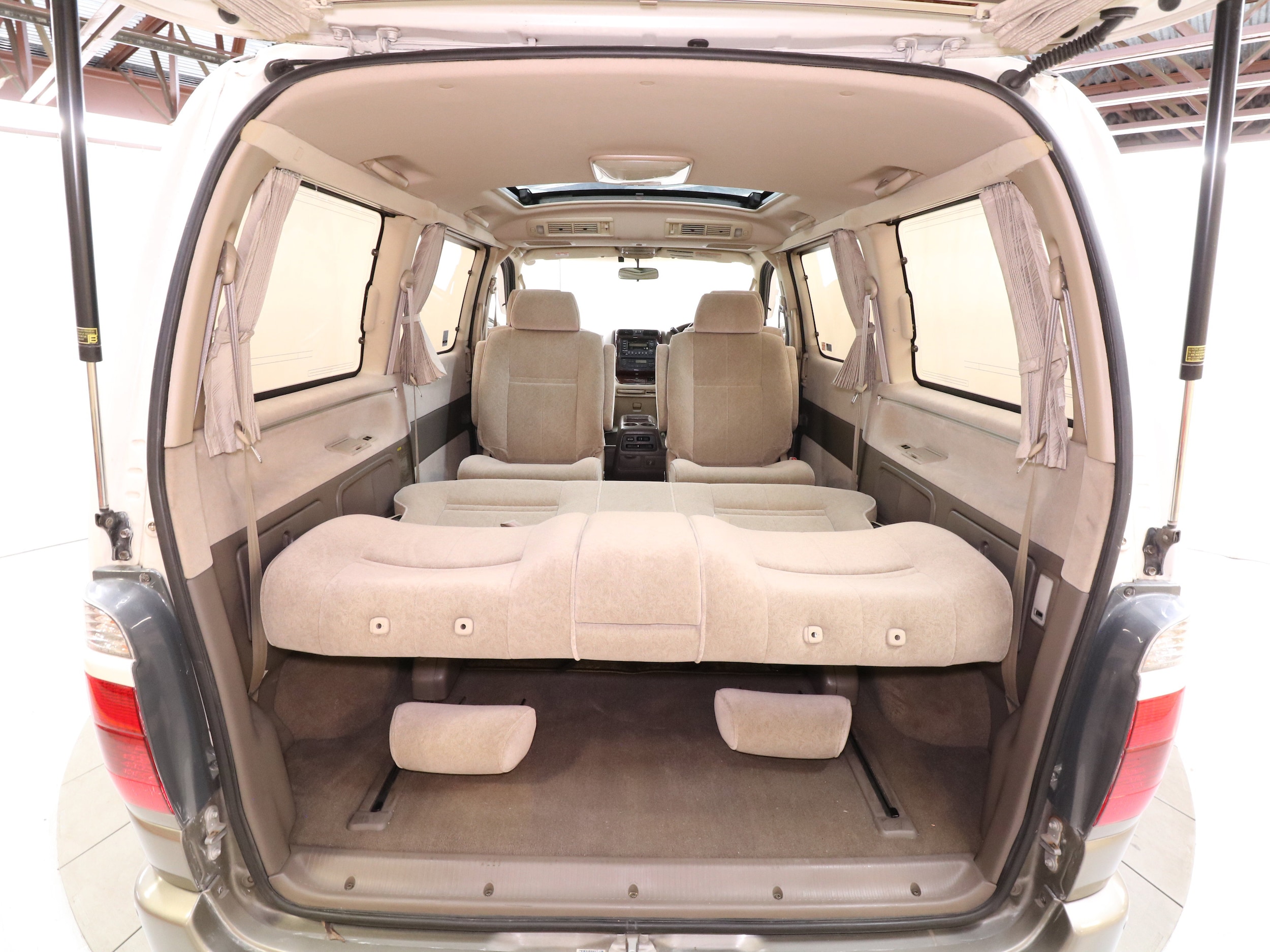 2000 Toyota Grand Hiace 30
