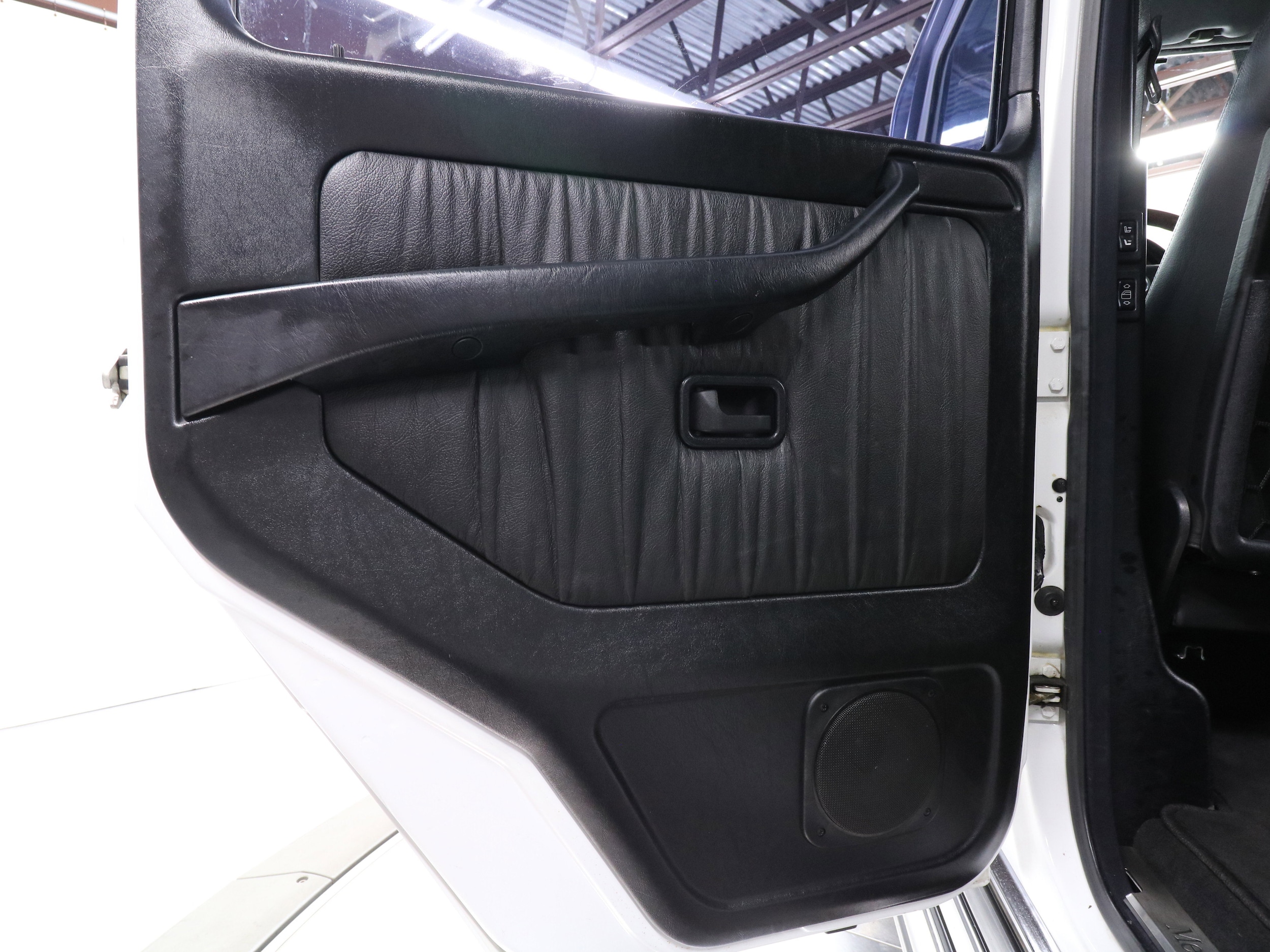 2000 Mercedes-Benz G500 26