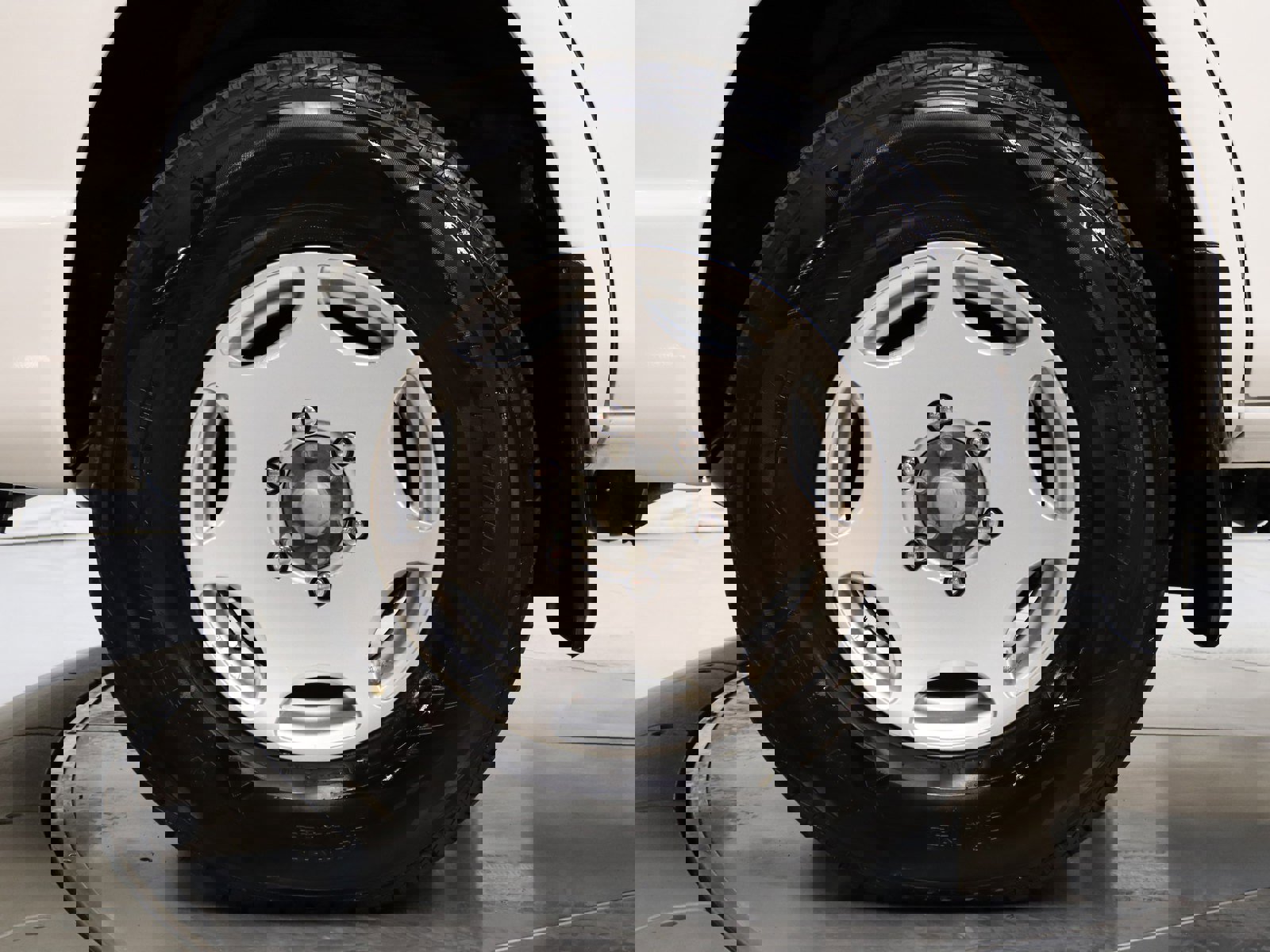 1998 Mitsubishi Delica 30