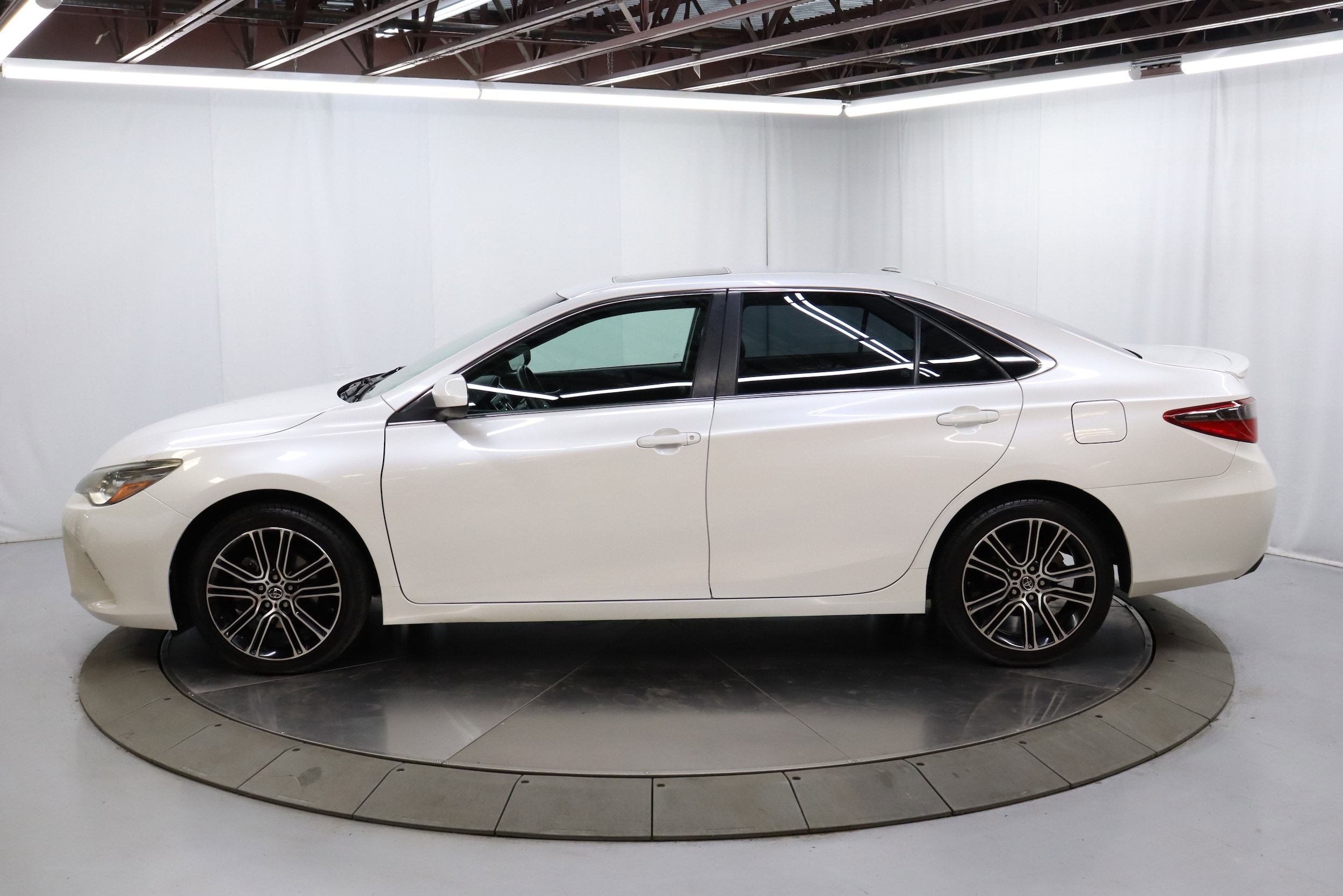 2016 Toyota Camry 4