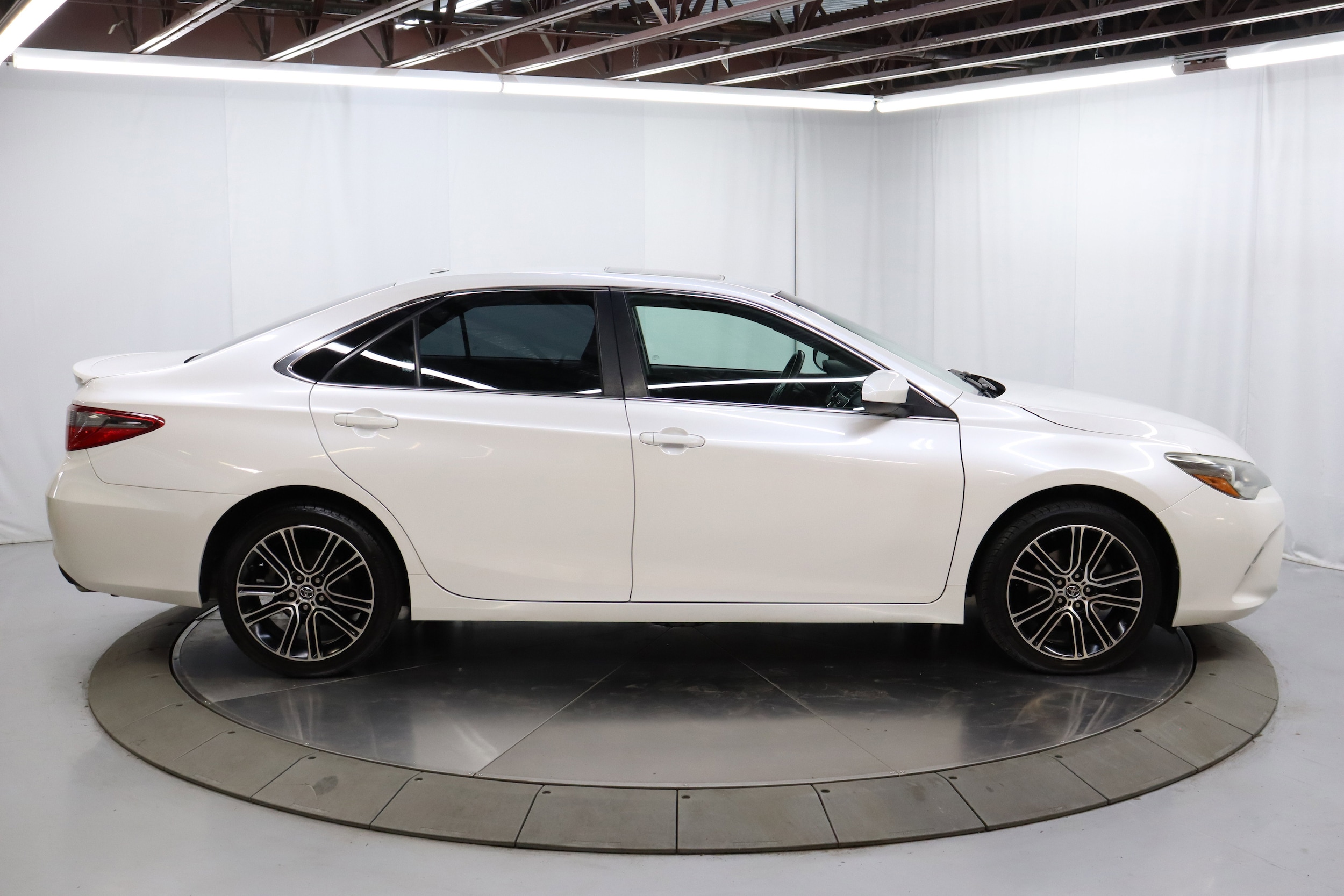 2016 Toyota Camry 8