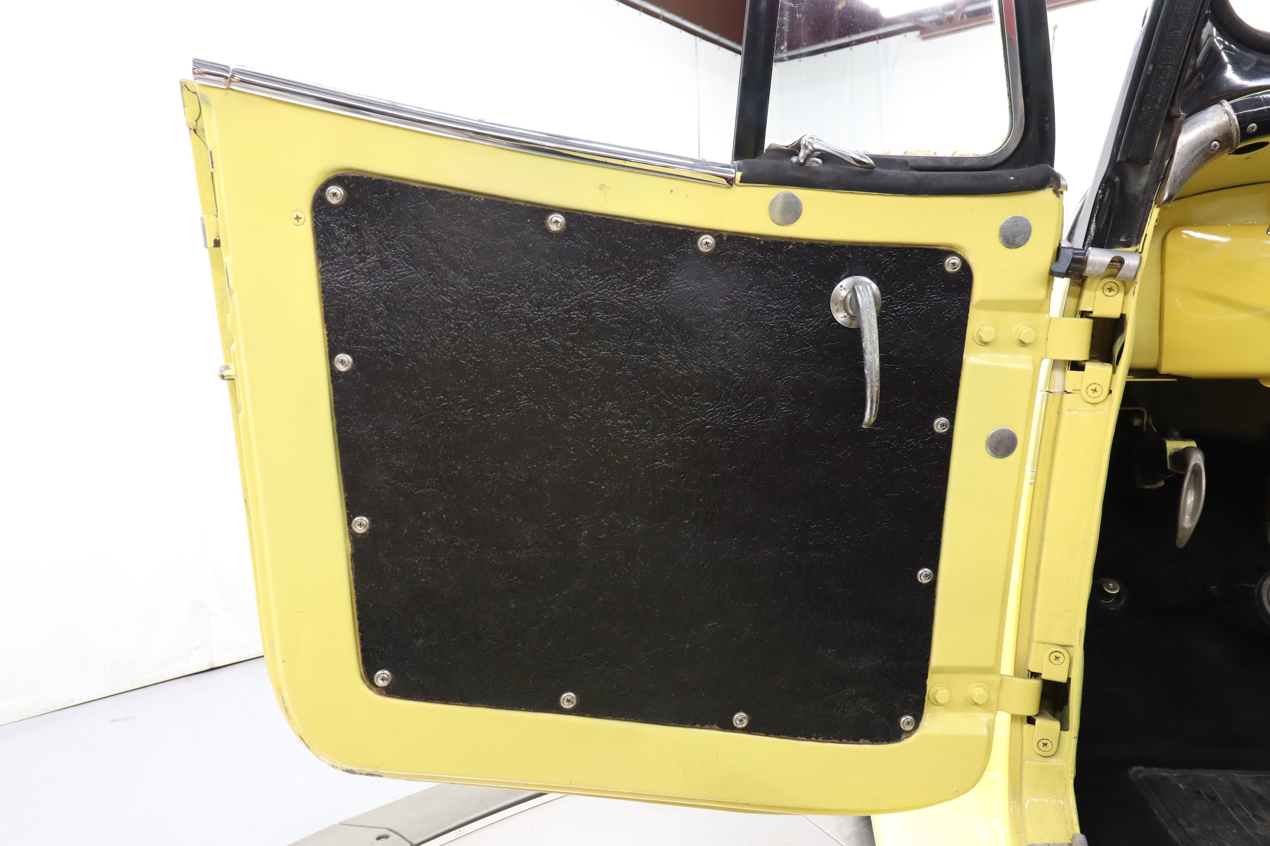 1950 Willys Jeepster 24