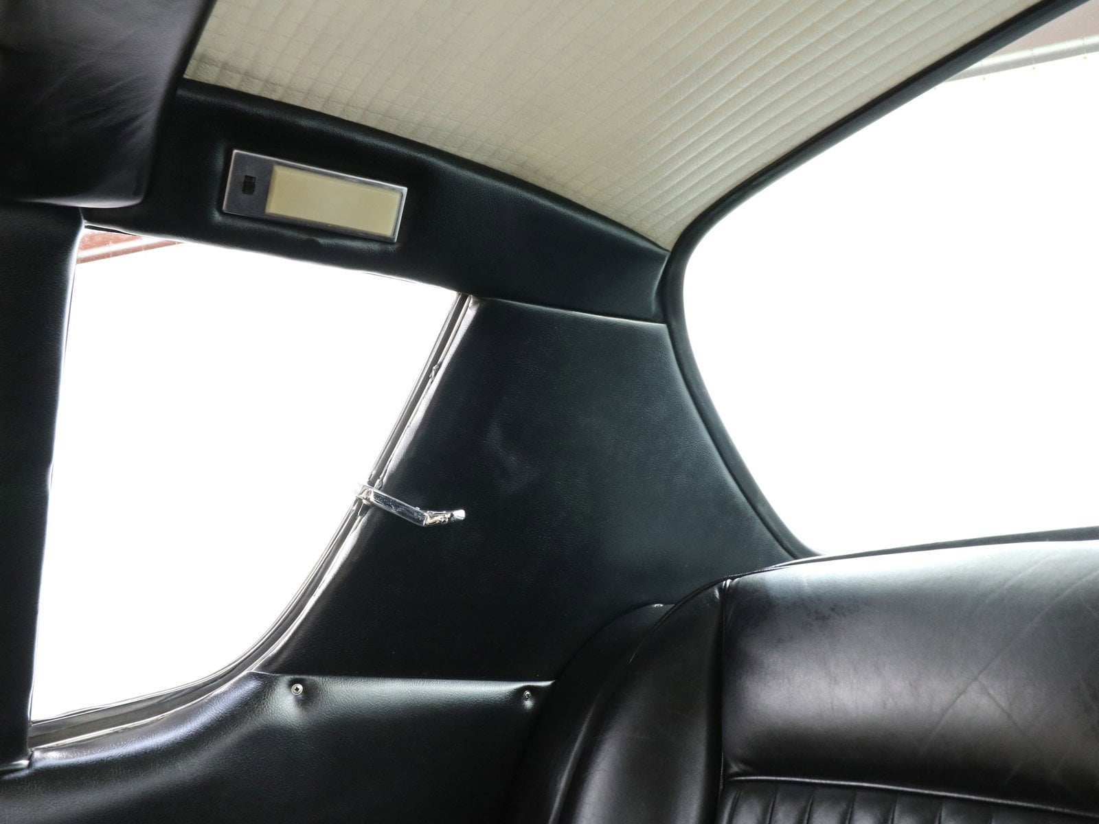 1963 Studebaker Avanti 52