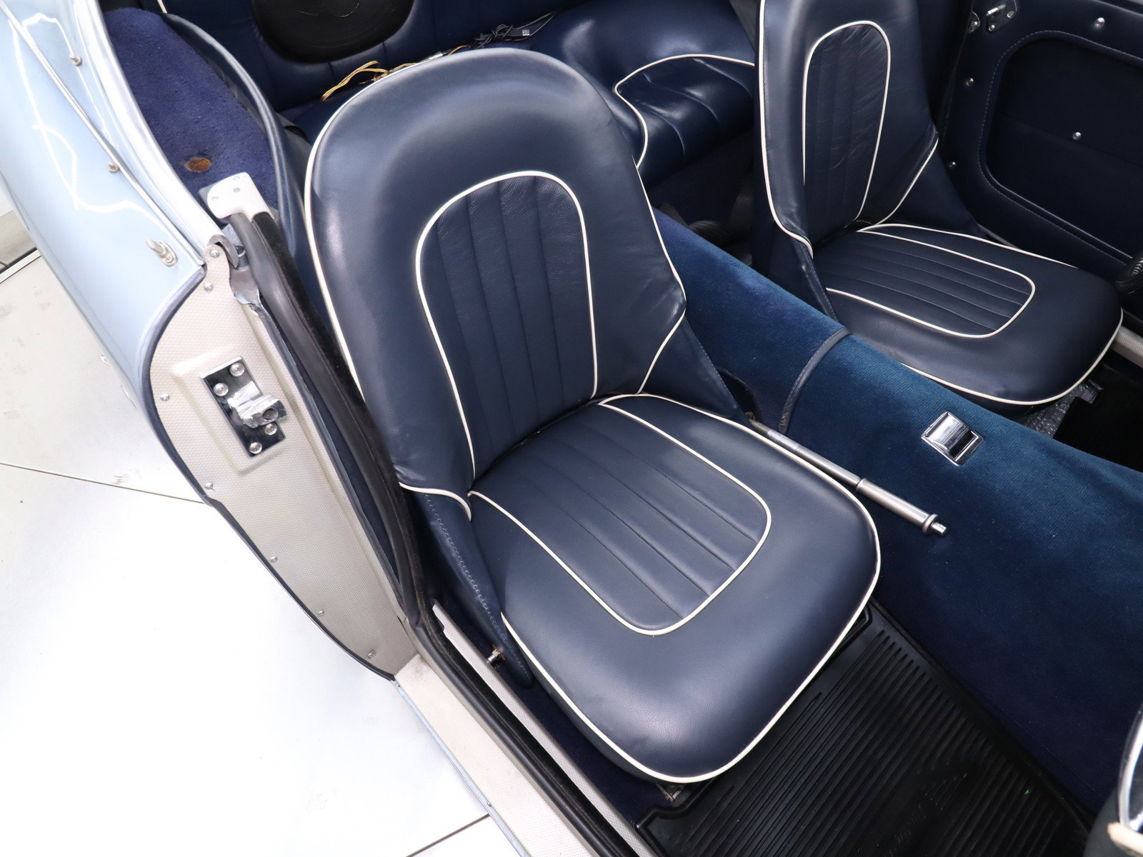 1960 Austin Healey 3000 29