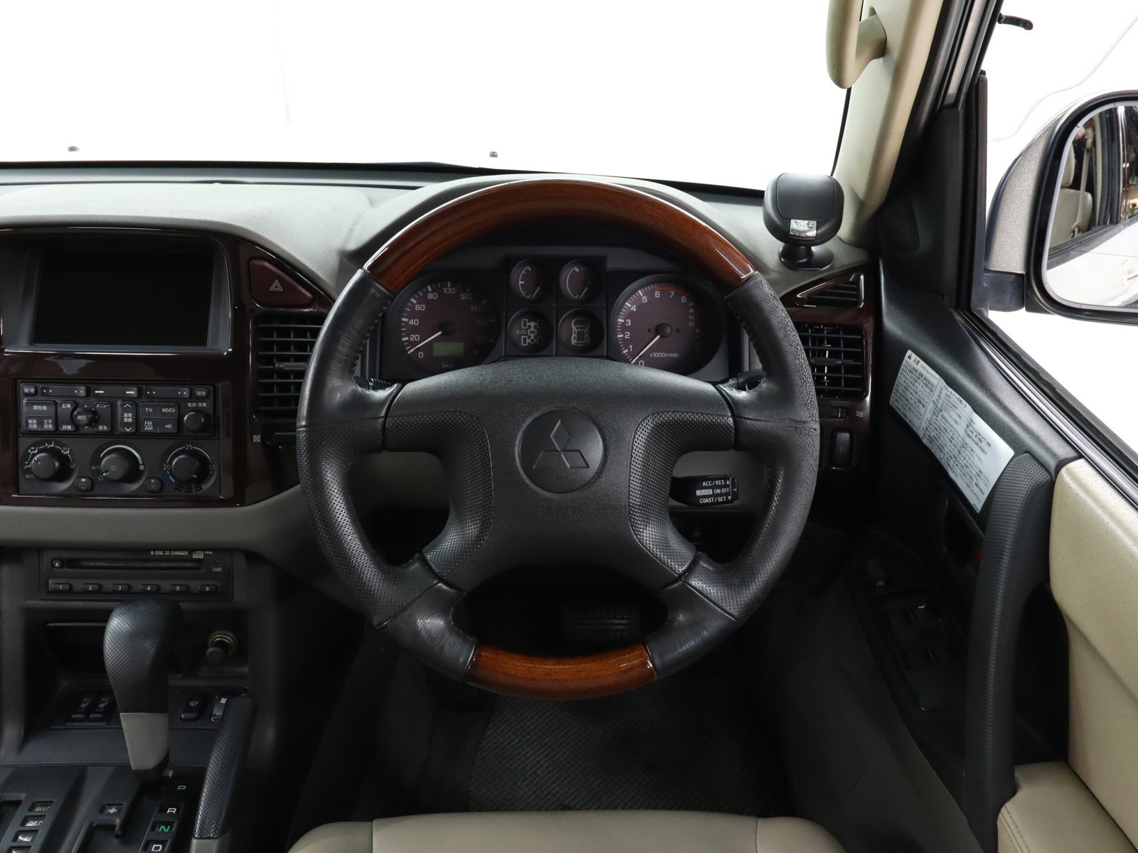 1999 Mitsubishi Pajero 10