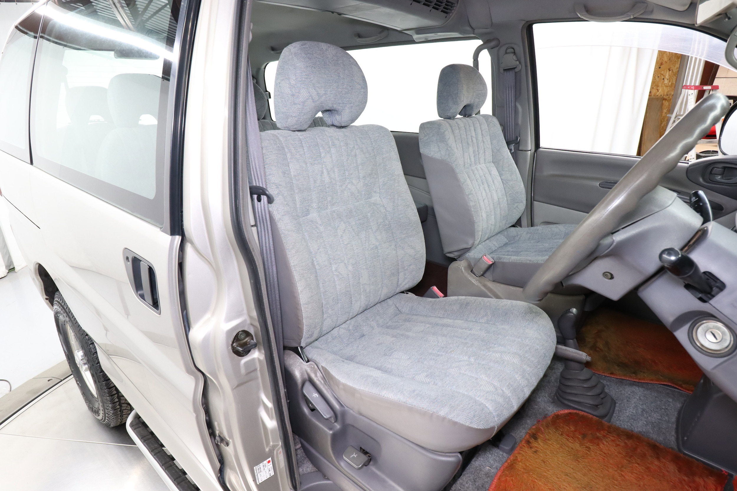 2000 Mitsubishi Delica 19