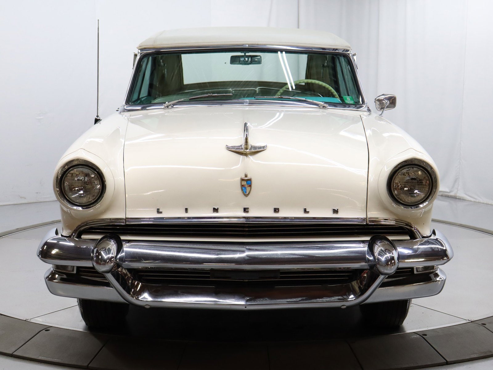 1955 Lincoln Capri 7