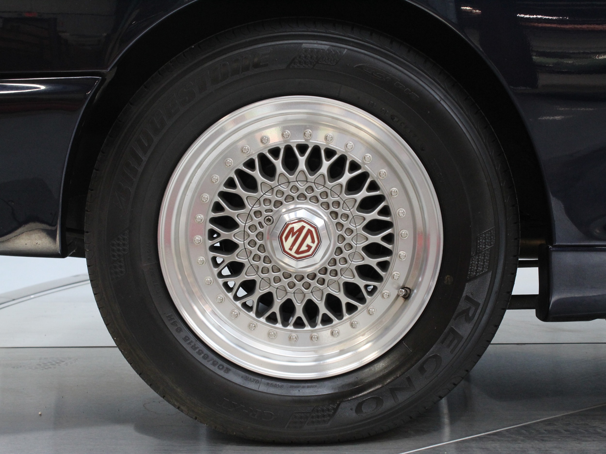 1994 Rover MG RV8 24