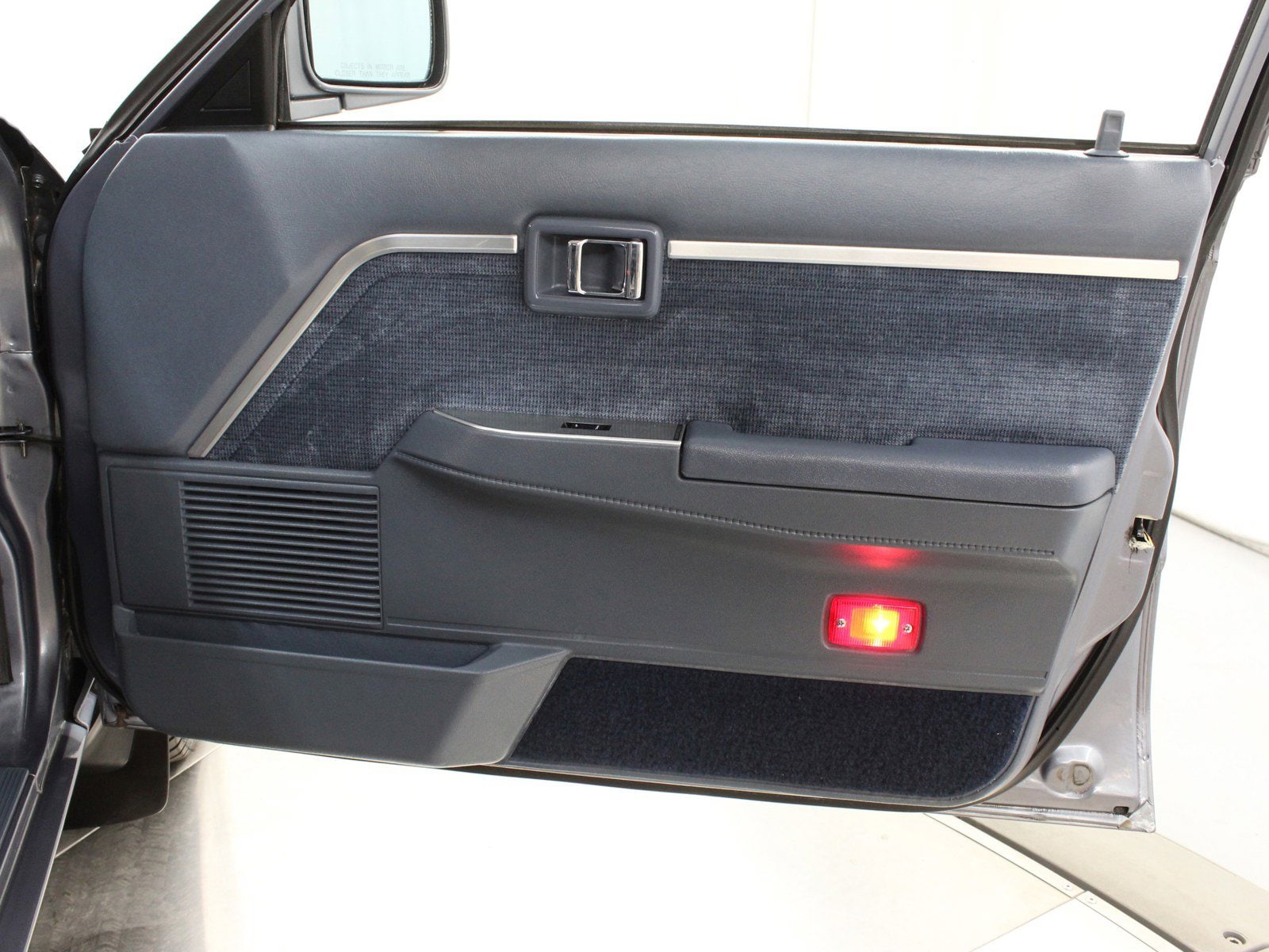 1987 Nissan Maxima 21