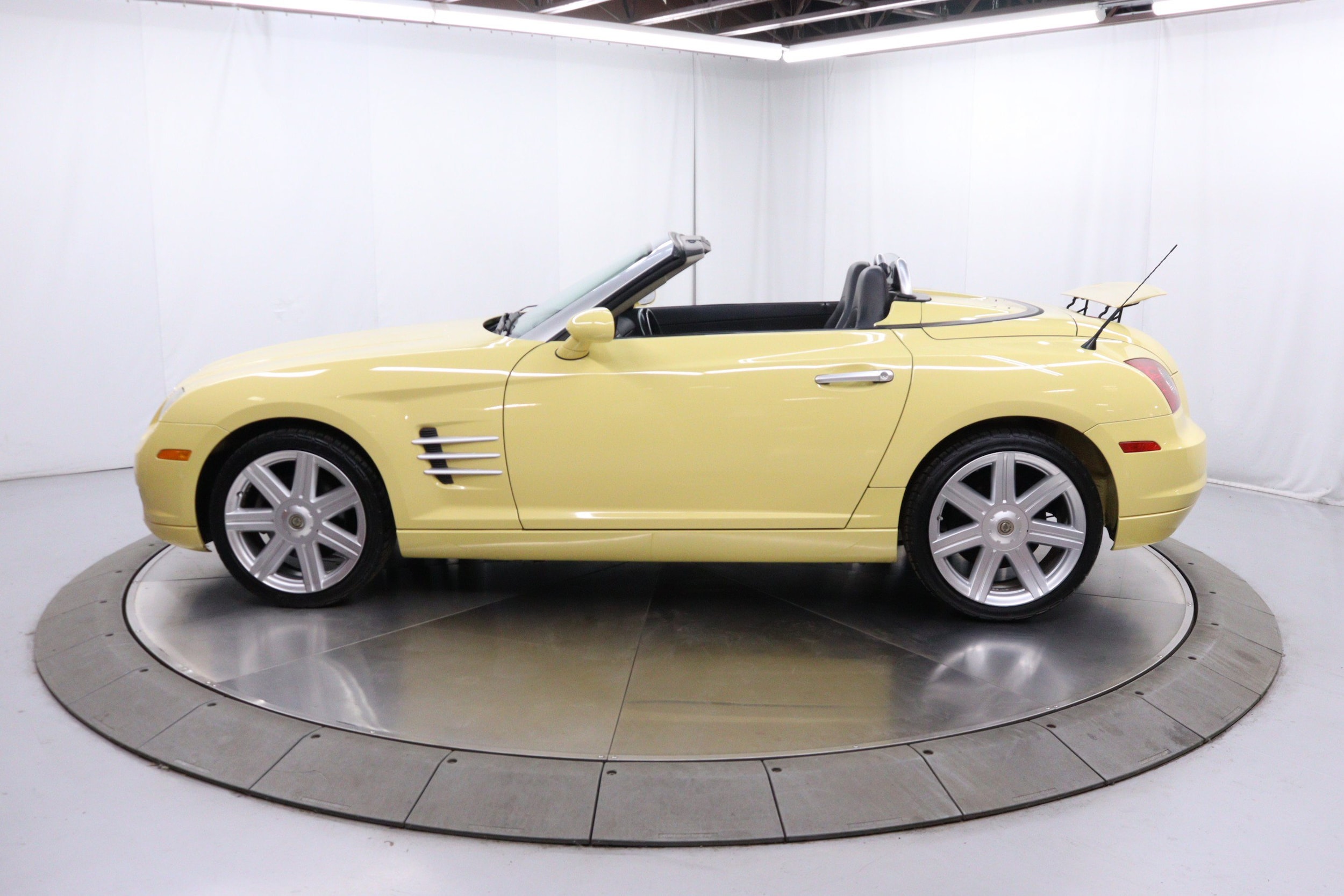 2005 Chrysler Crossfire 11