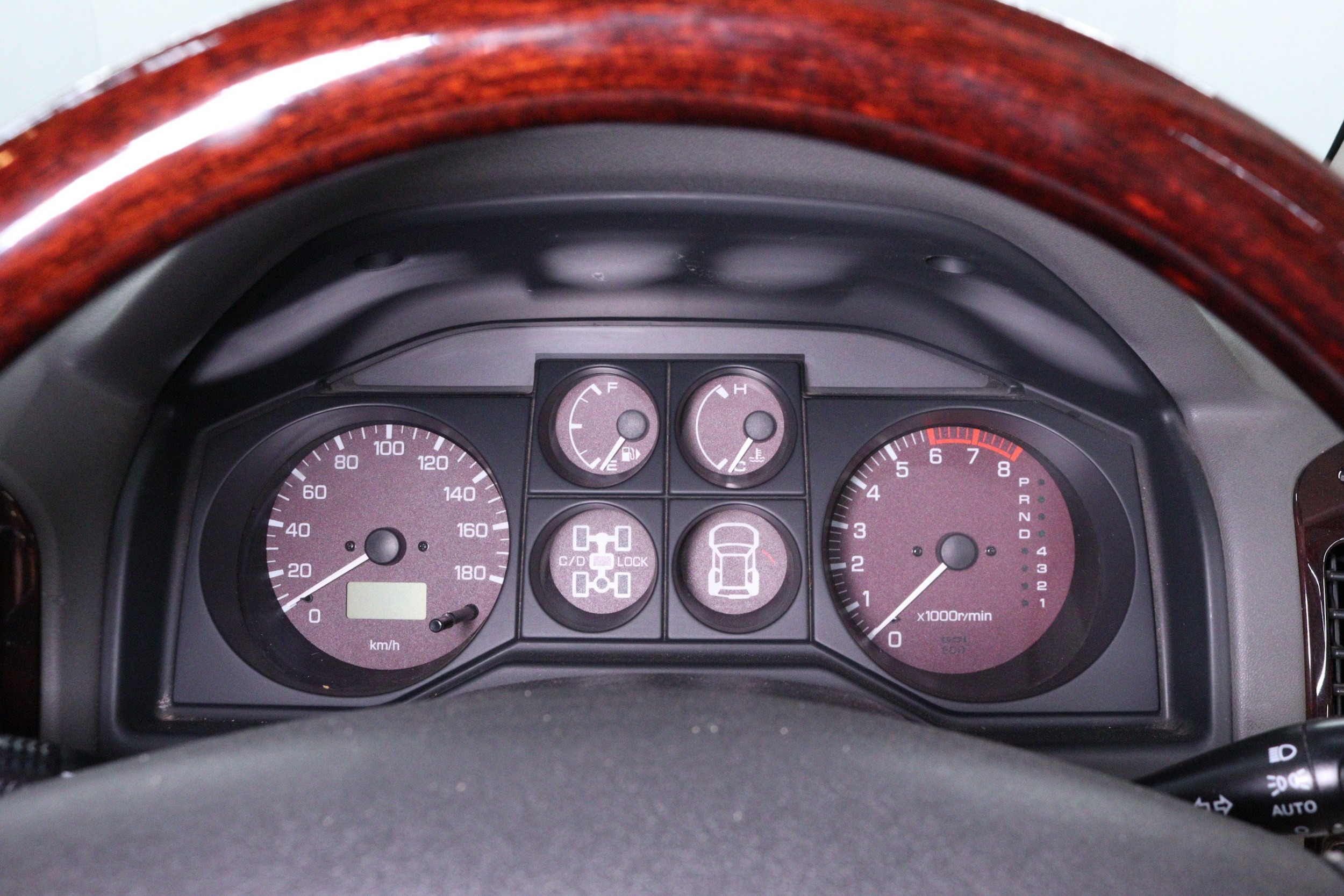 2000 Mitsubishi Pajero 11
