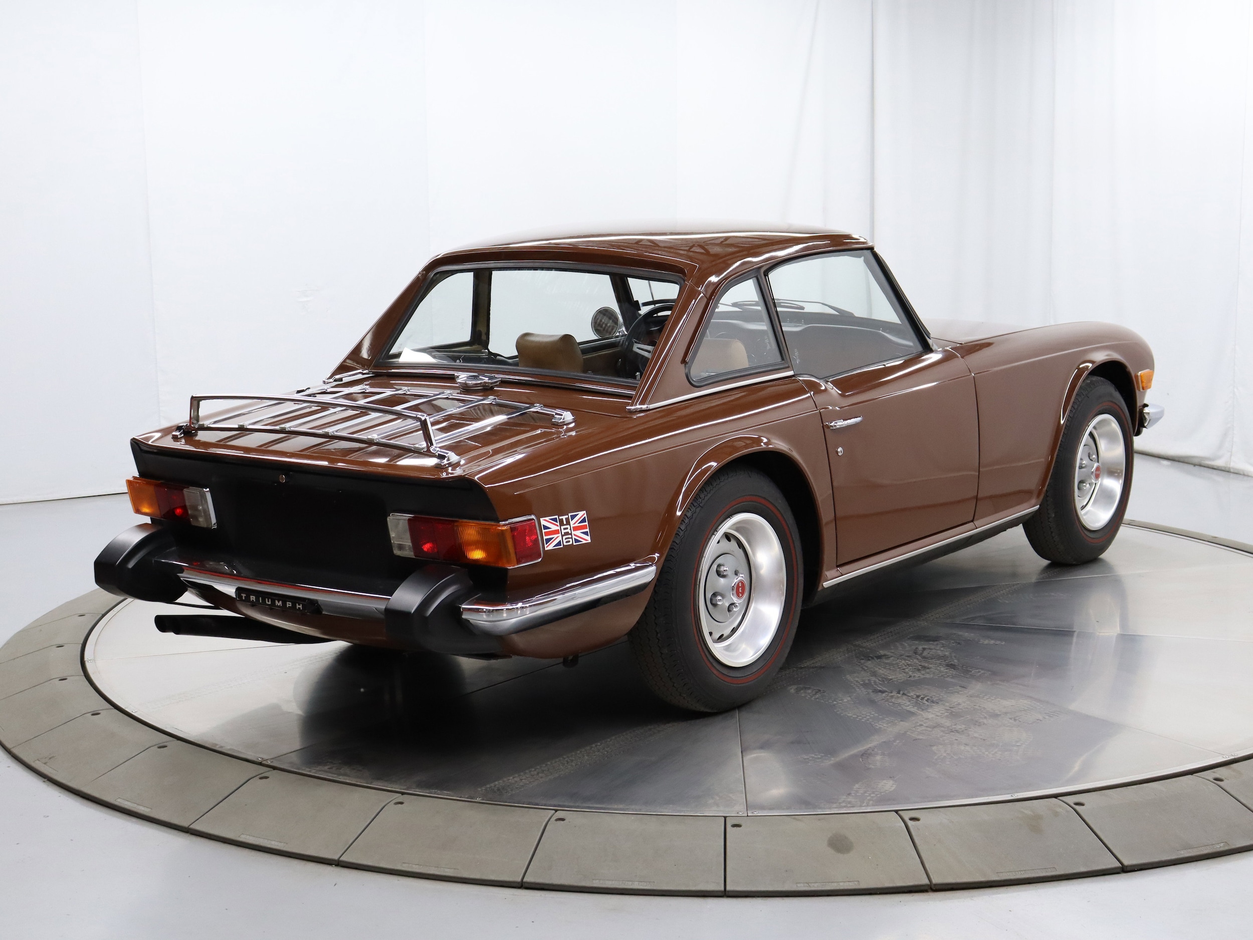1976 Triumph TR6 10