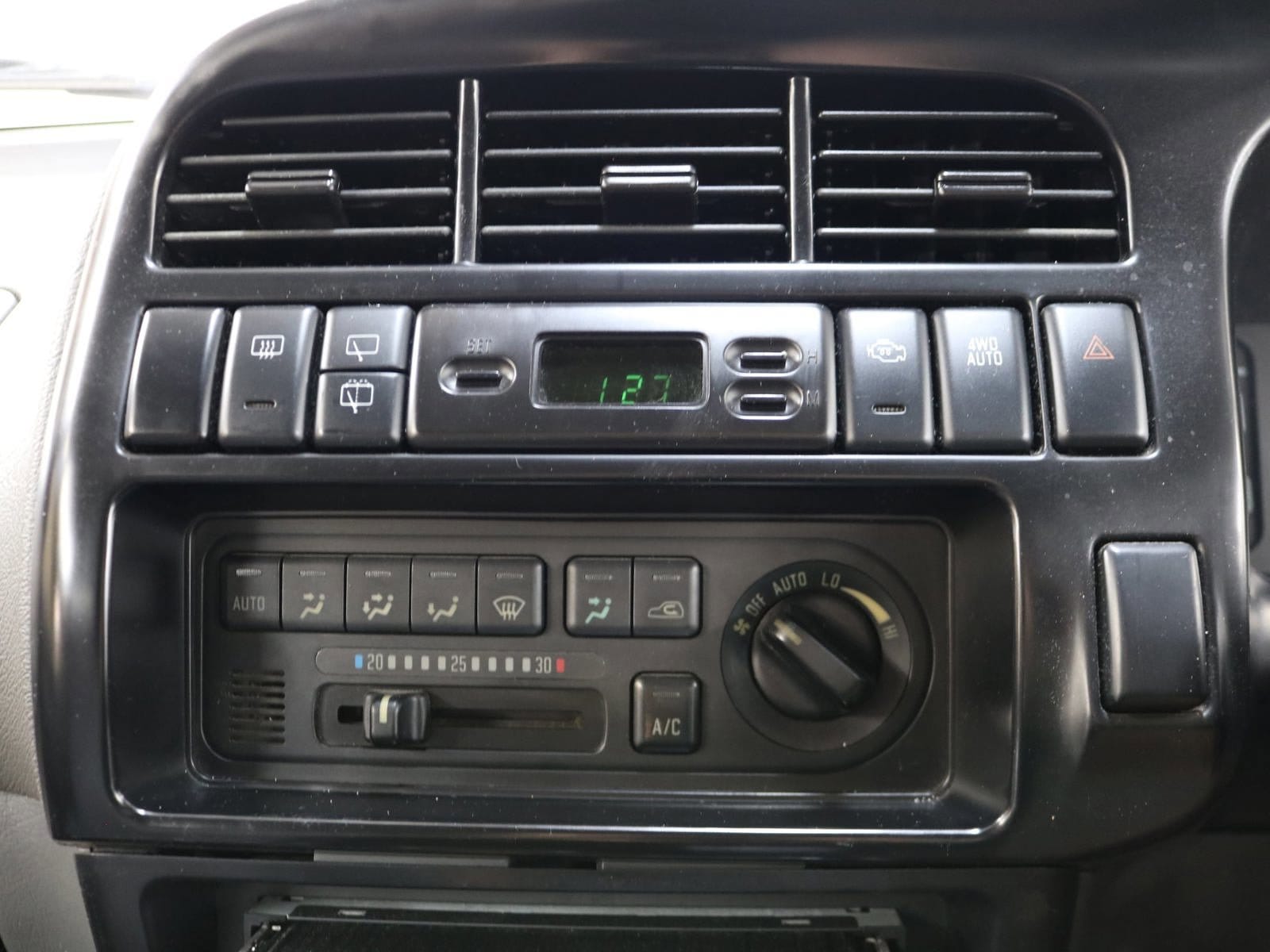 1998 Isuzu Bighorn 14