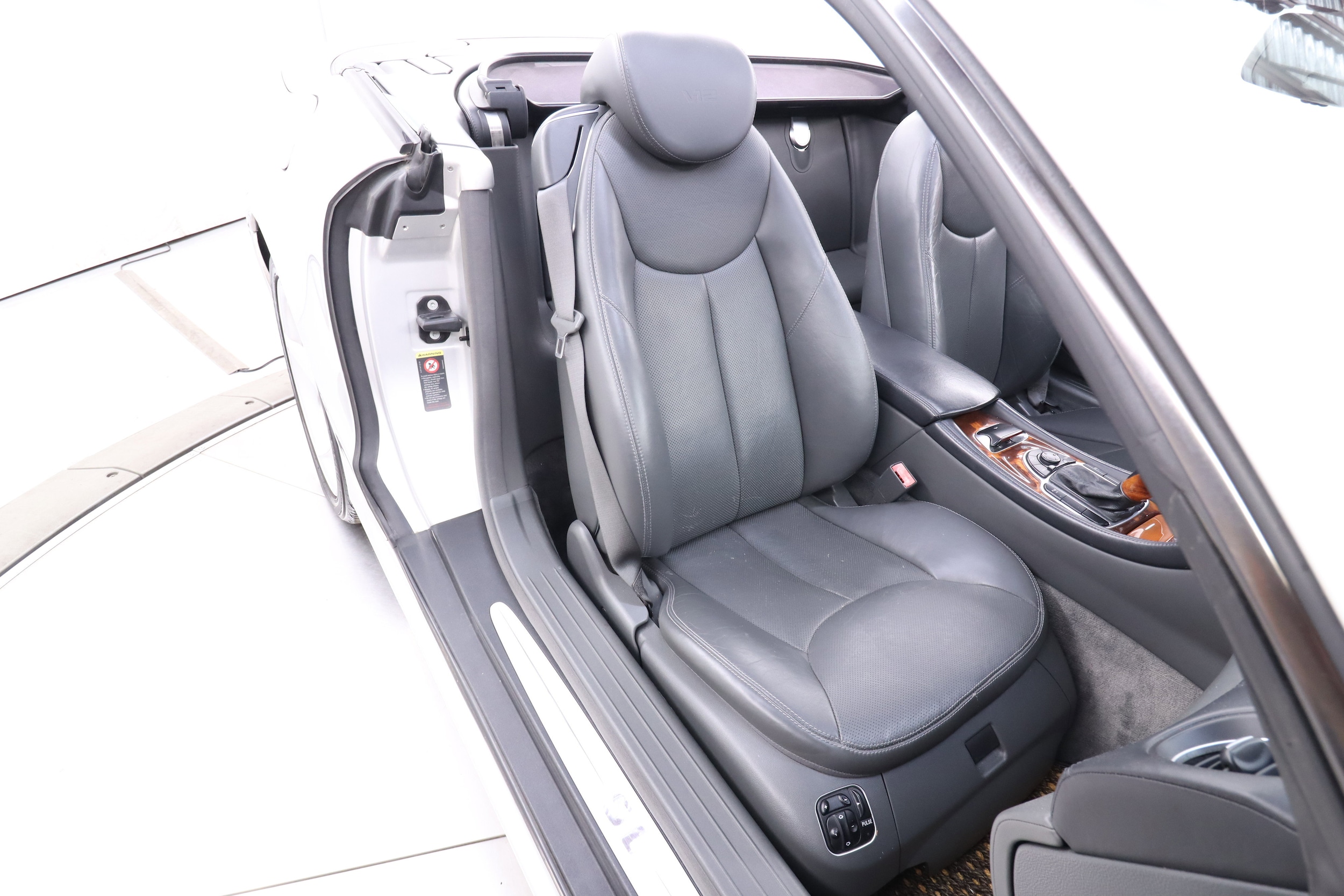 2004 Mercedes-Benz SL-Class 27