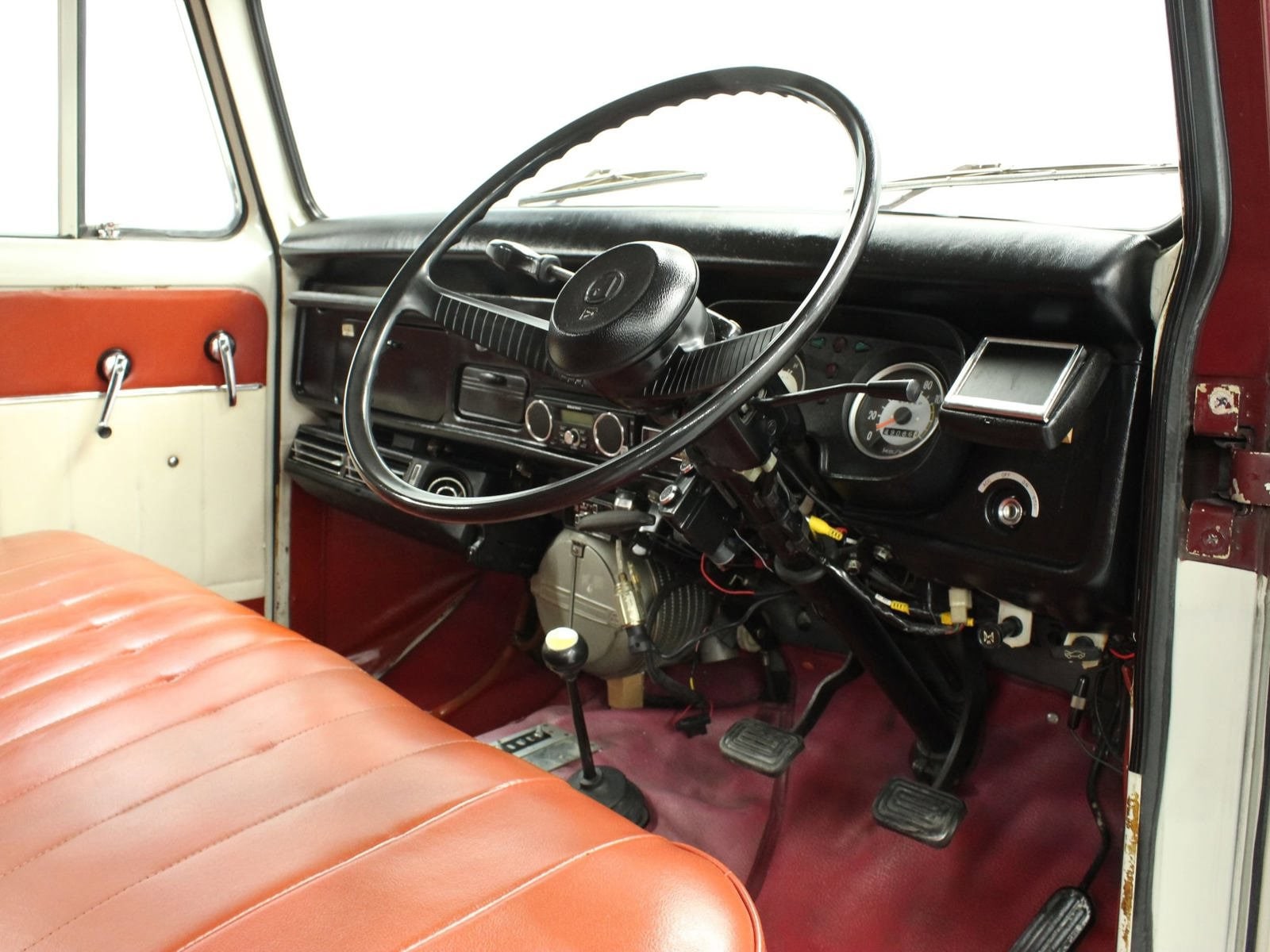 1975 Mitsubishi Jeep 12