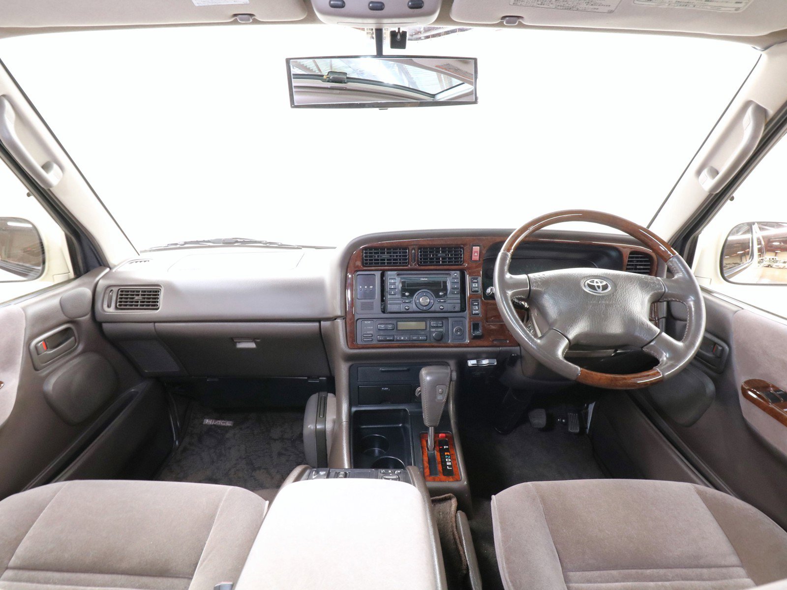 1999 Toyota Hiace 44