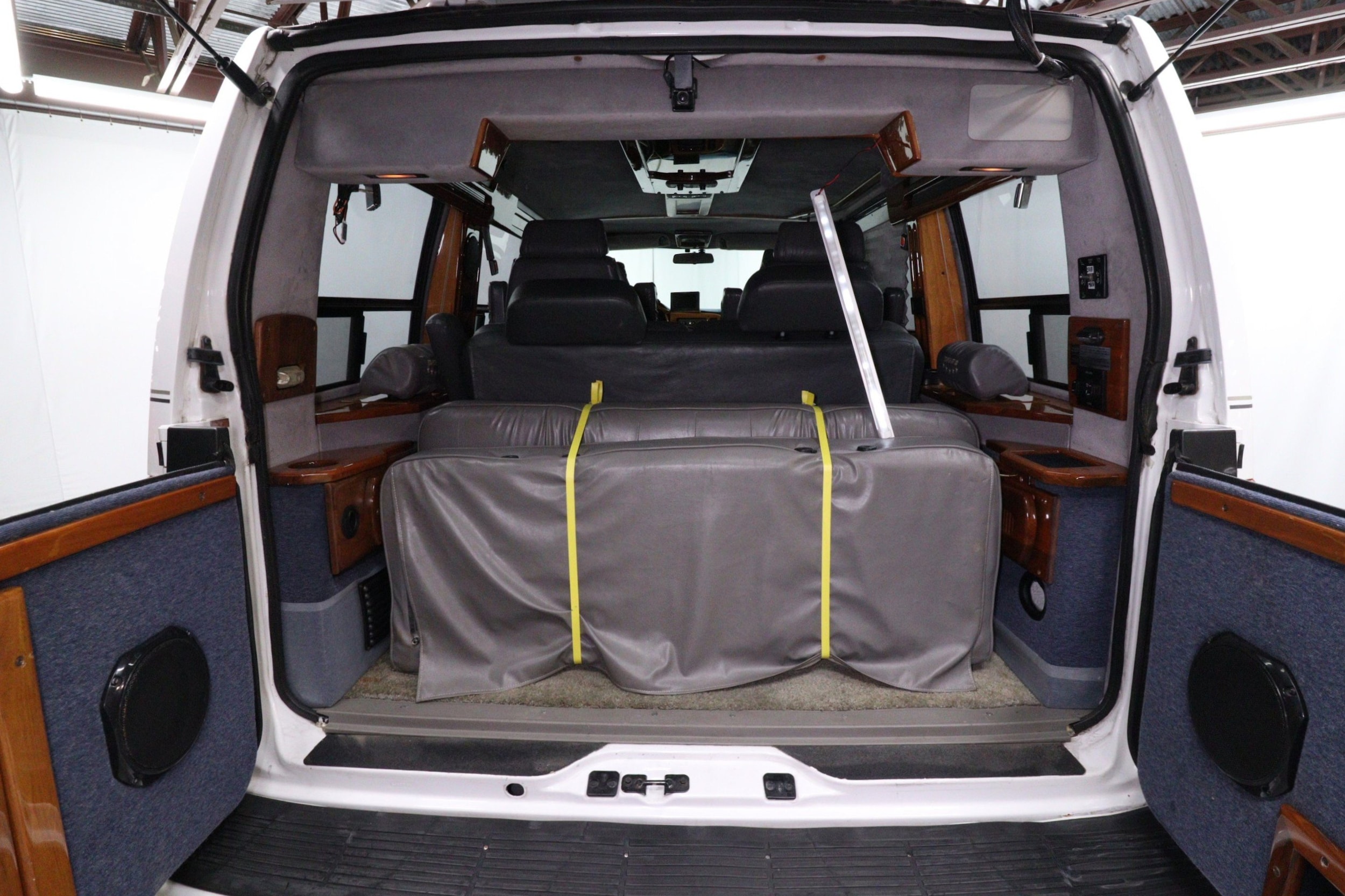 2001 Chevrolet Astro Cargo Van 31