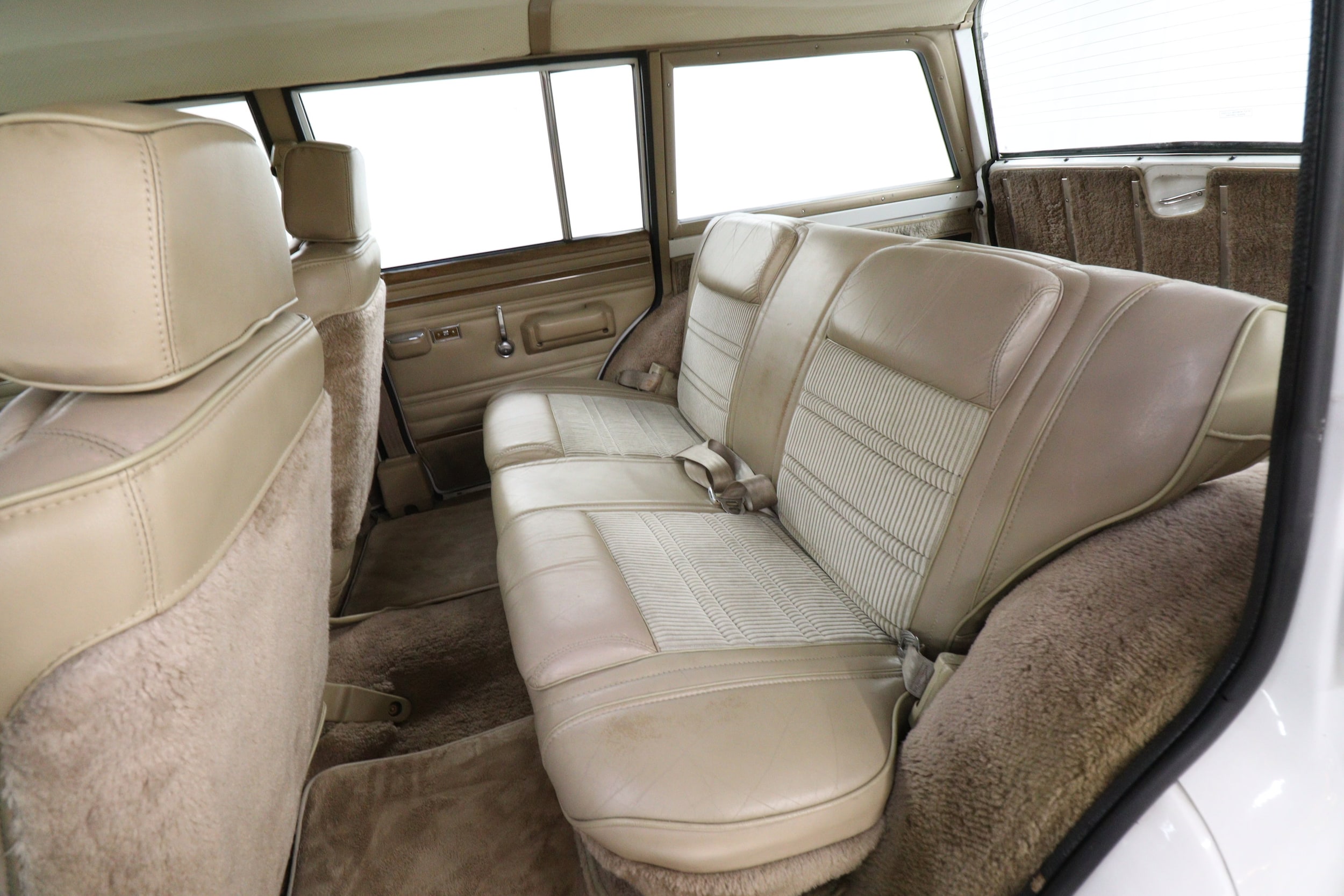 1997 Jeep Grand Wagoneer 18