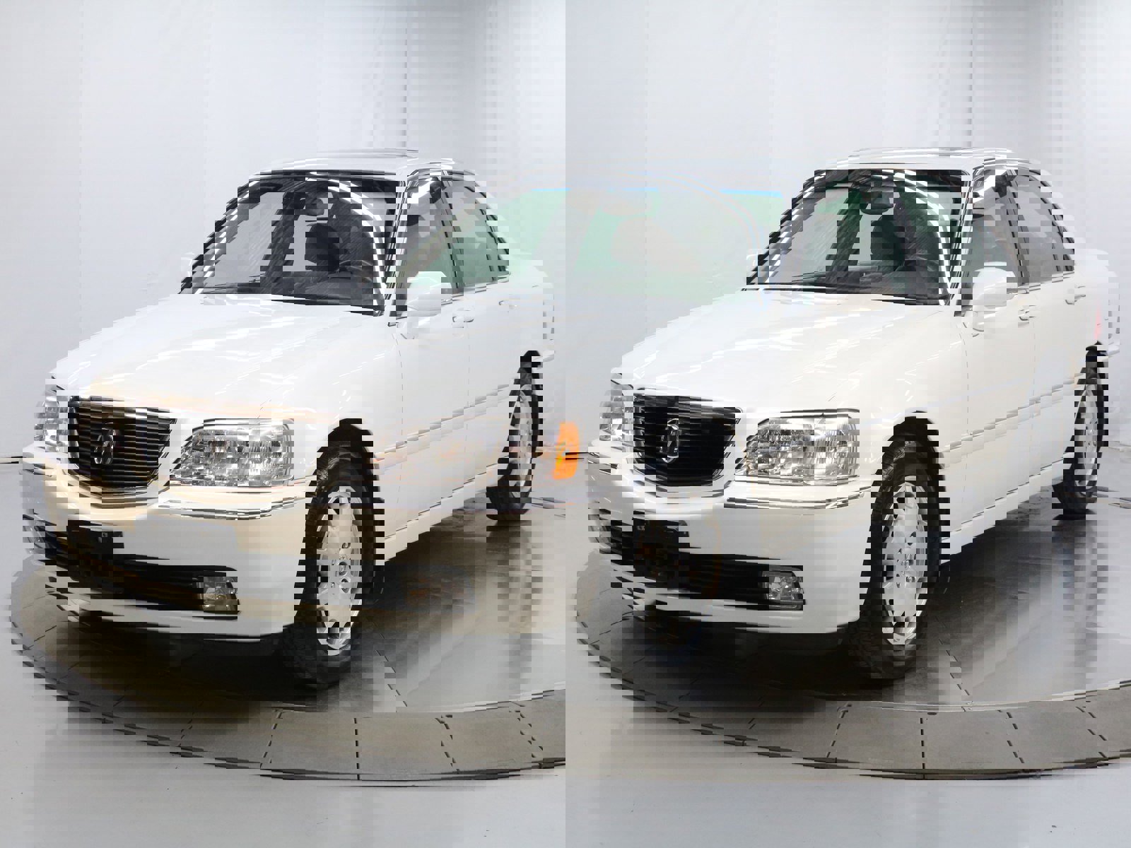 2004 Acura RL photo 2