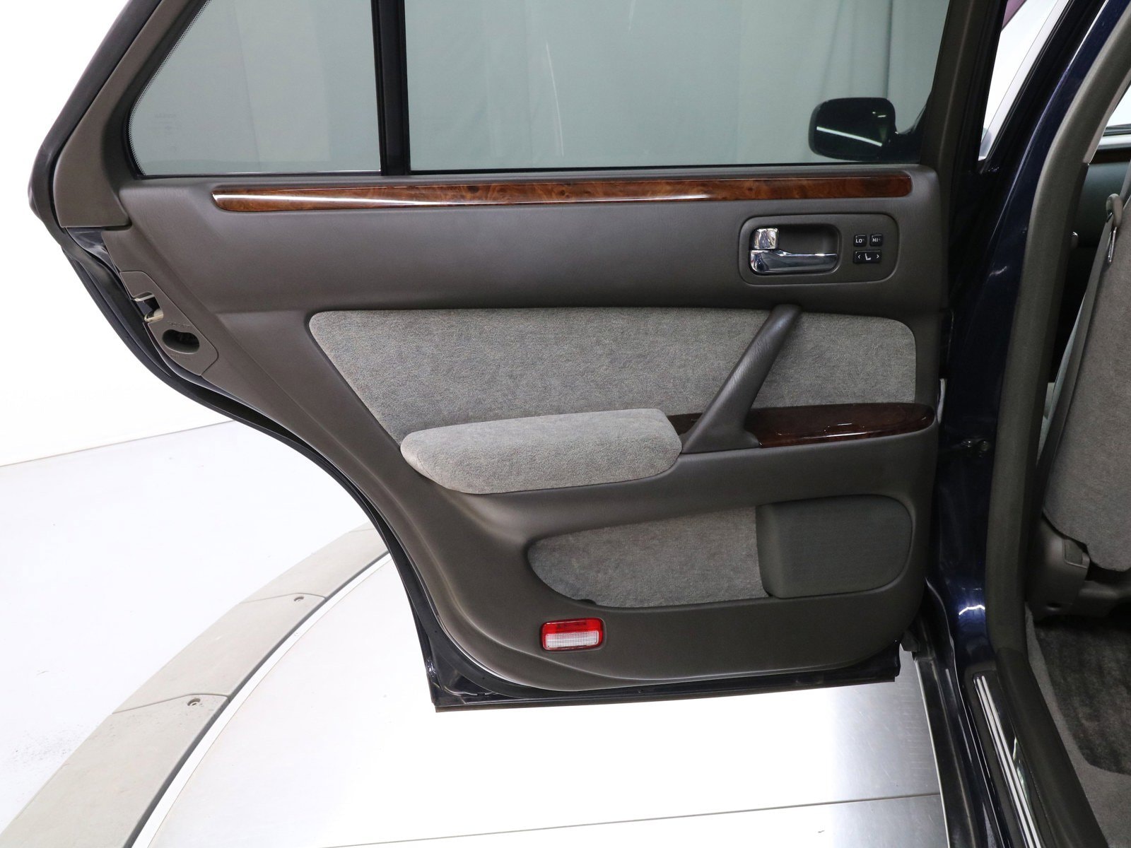 1998 Nissan Cima 22