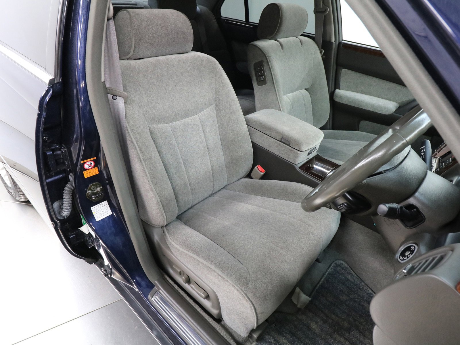 1998 Nissan Cima 17