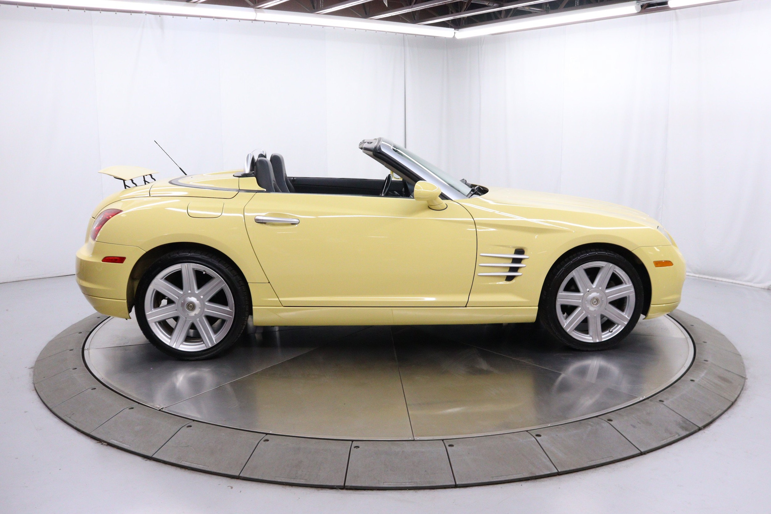2005 Chrysler Crossfire 14
