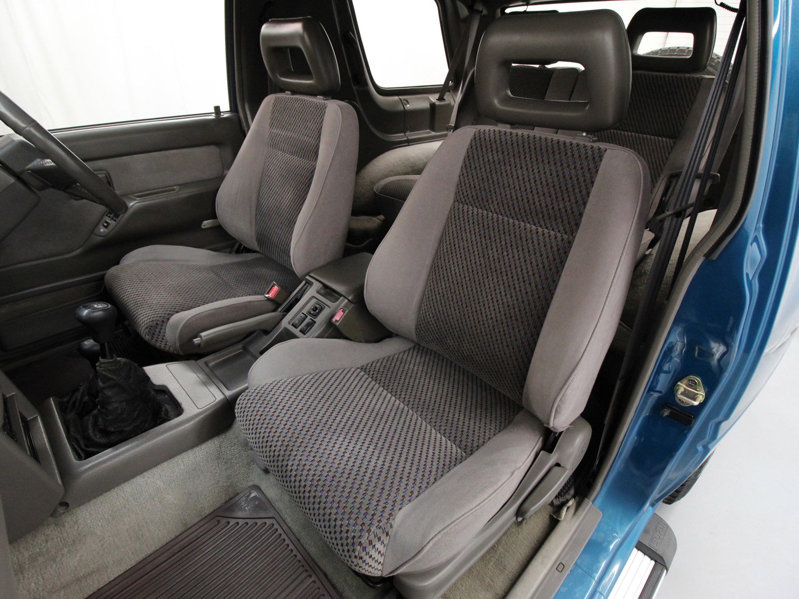 1995 Isuzu Mu 23