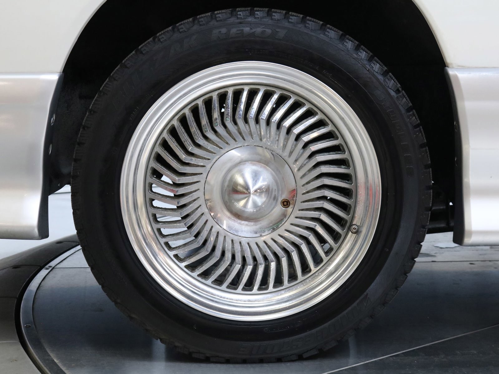 1998 Nissan Elgrand 24