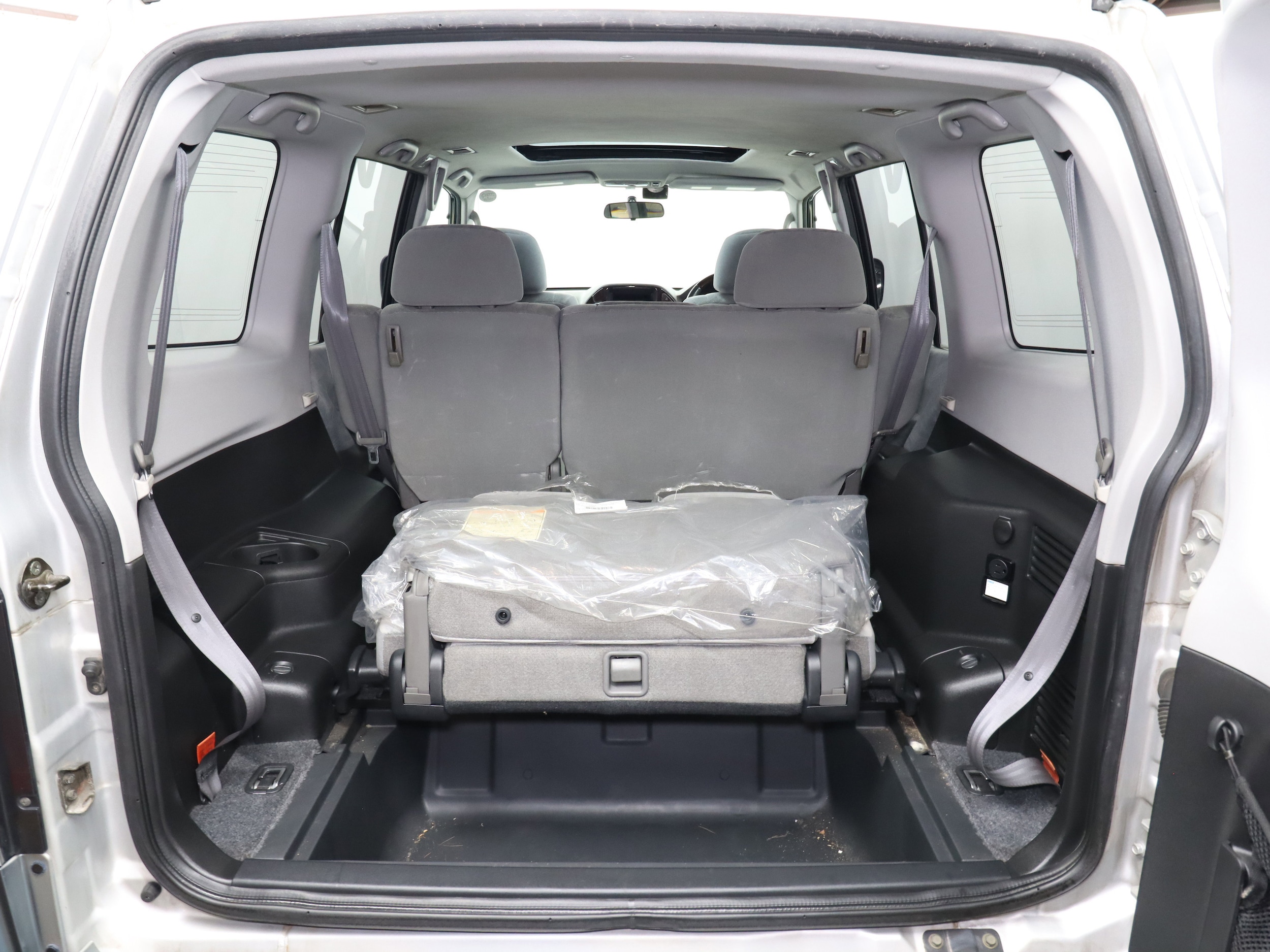 2000 Mitsubishi Pajero 32