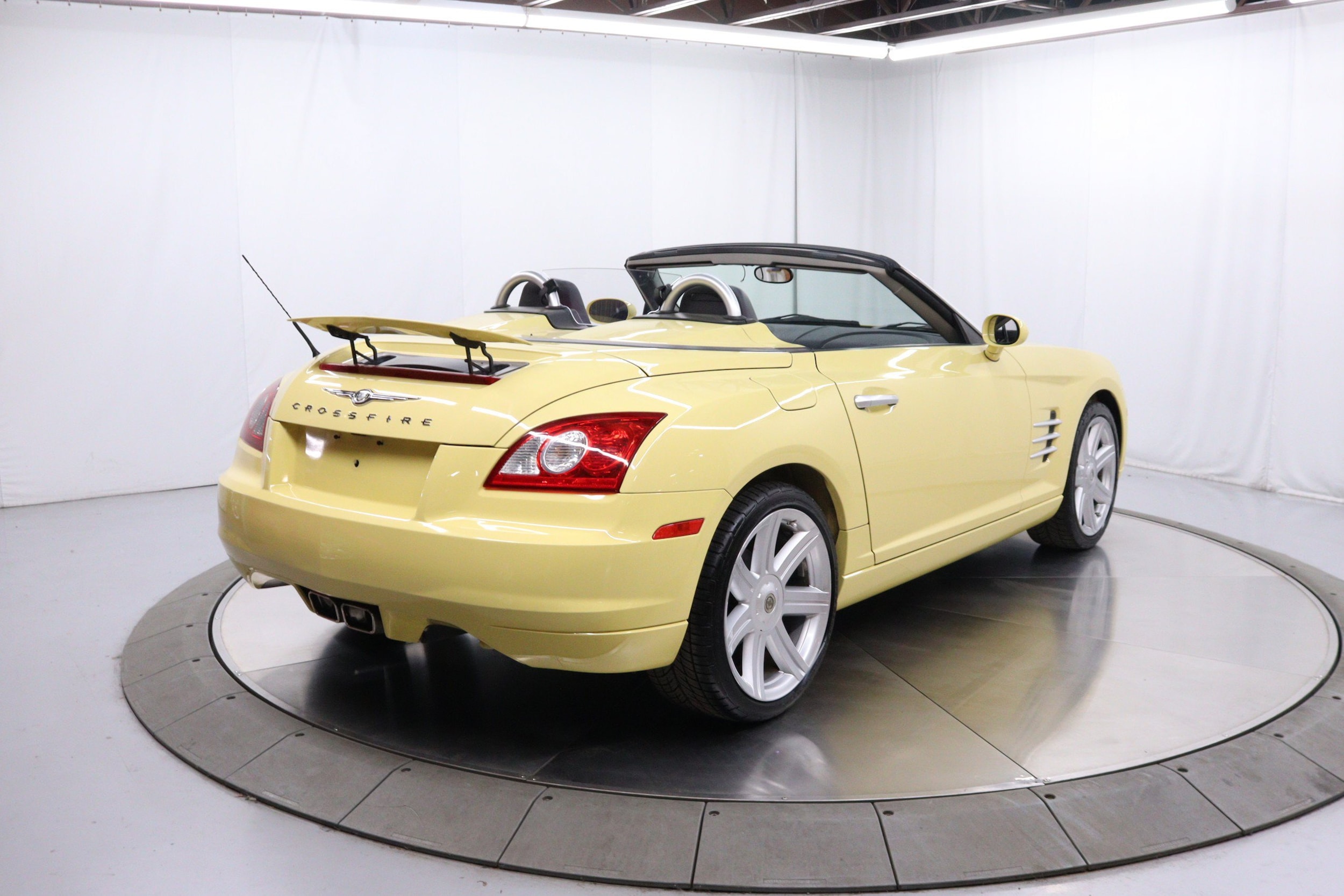 2005 Chrysler Crossfire 13