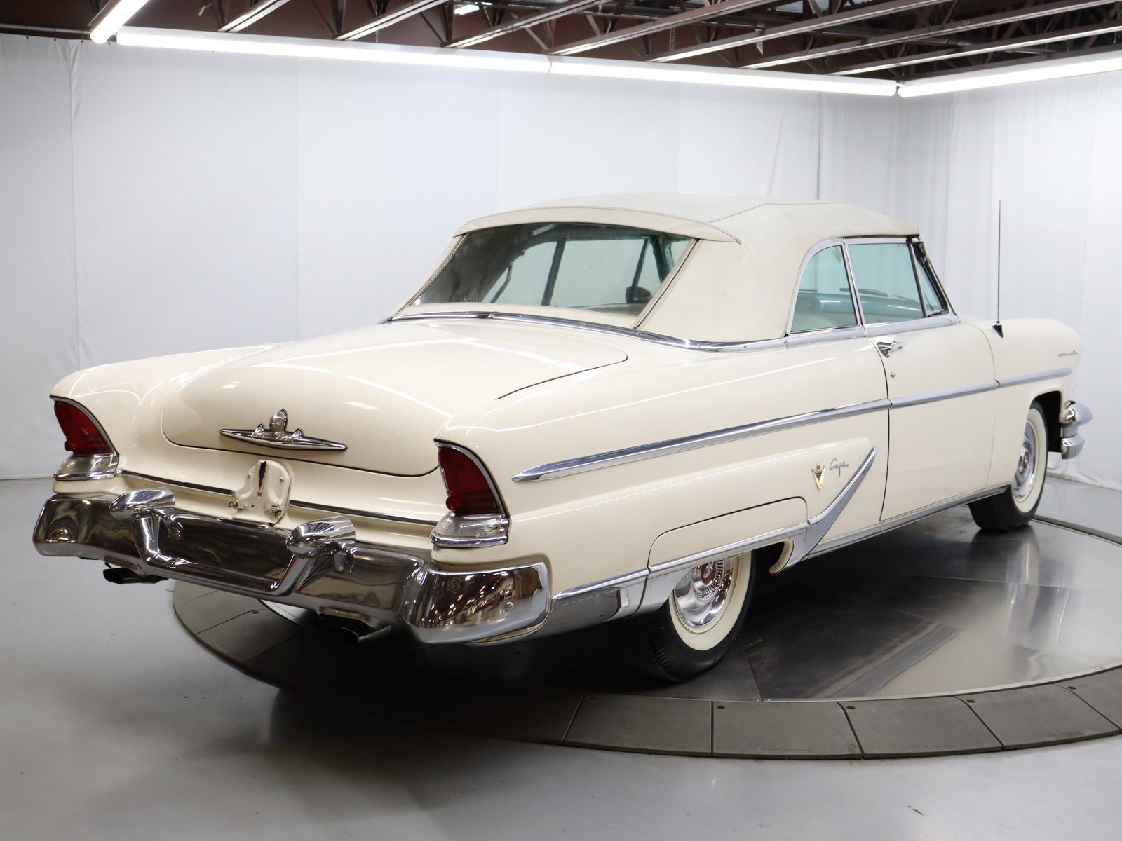 1955 Lincoln Capri 15