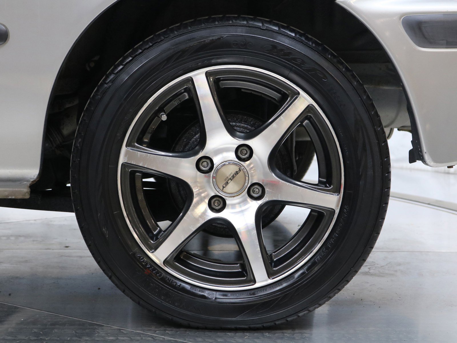 1998 Nissan March 29