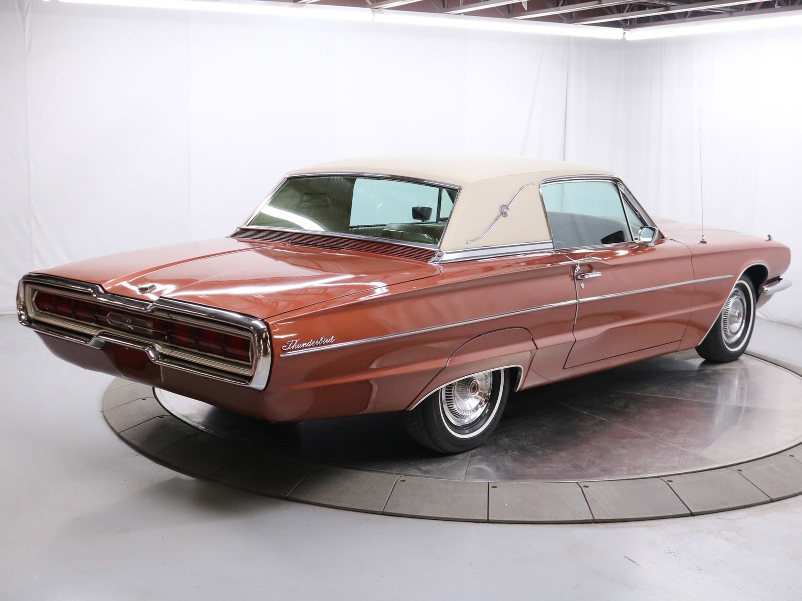 1966 Ford Thunderbird 6