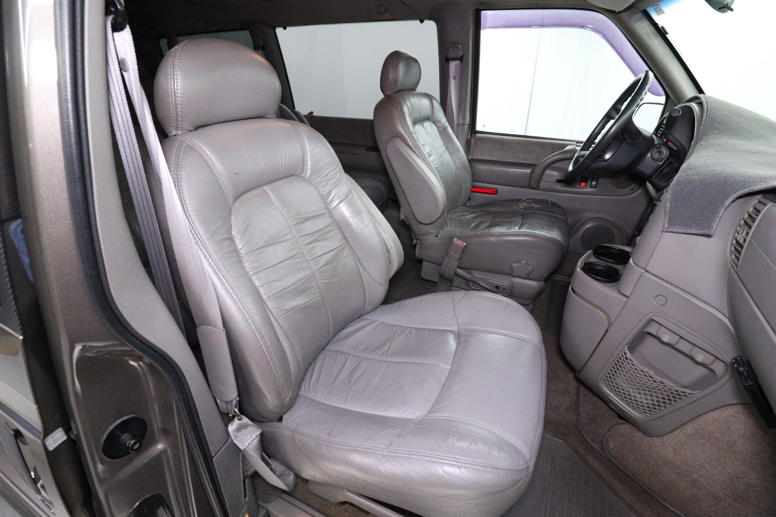 2000 Chevrolet Astro LT 18
