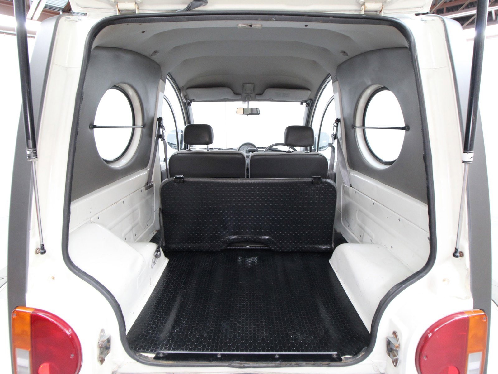 1989 Nissan S-Cargo 23
