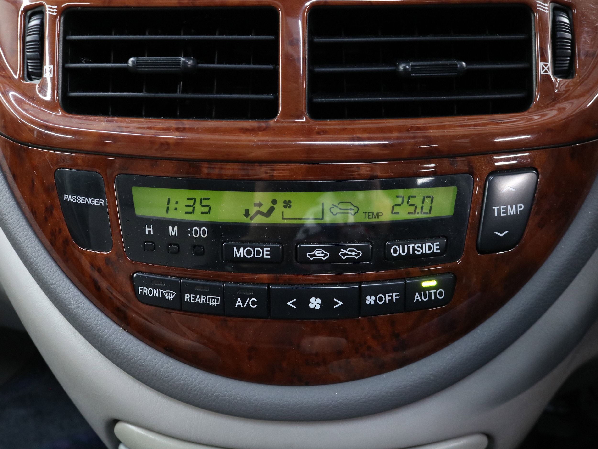 2000 Toyota Estima 16
