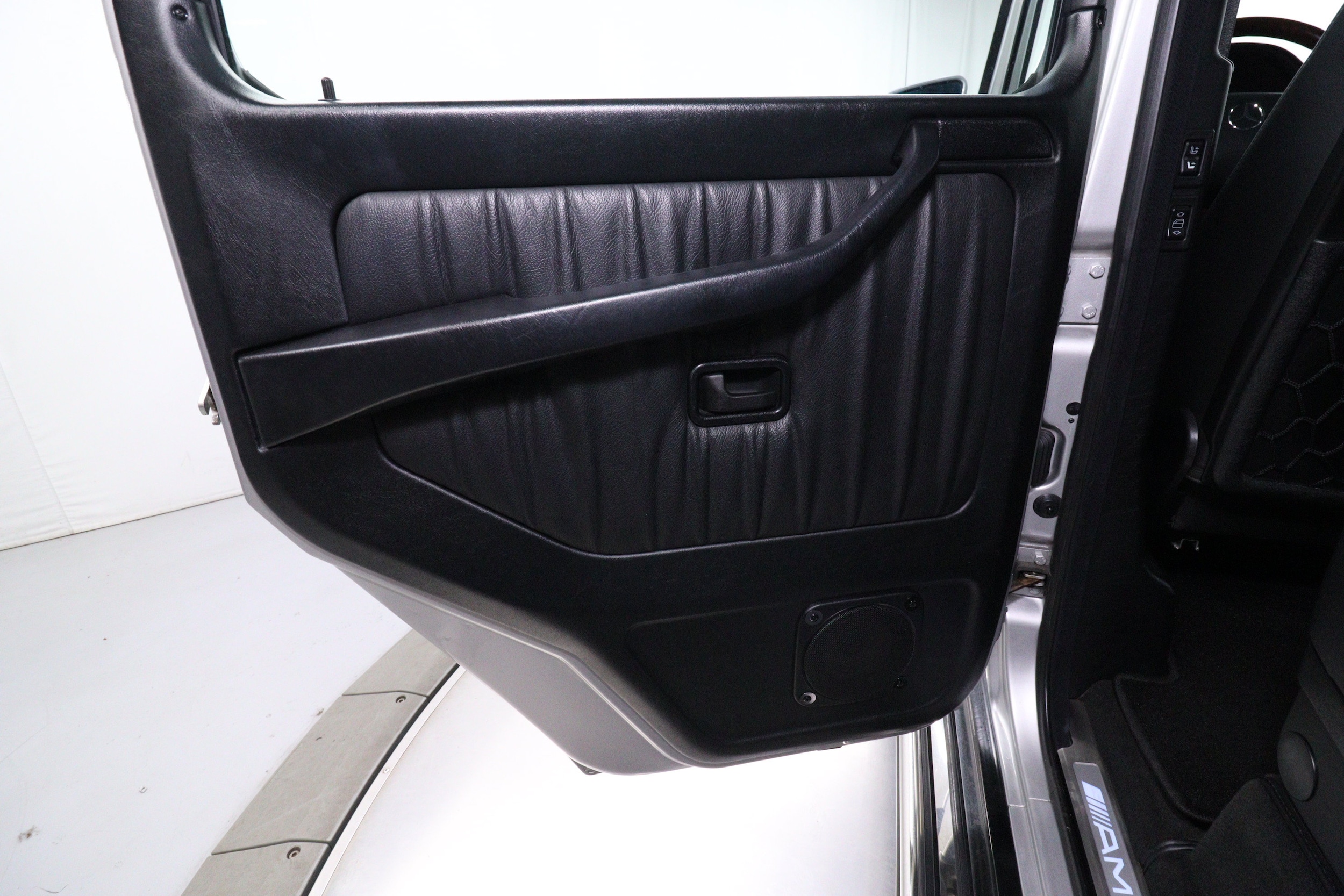 2000 Mercedes Benz AMG G55L 23