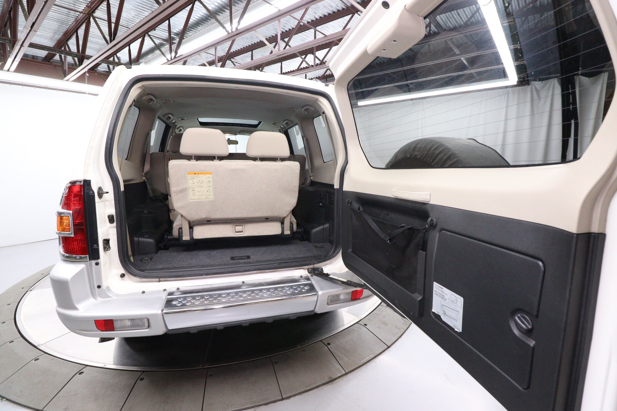 2000 Mitsubishi Pajero 31
