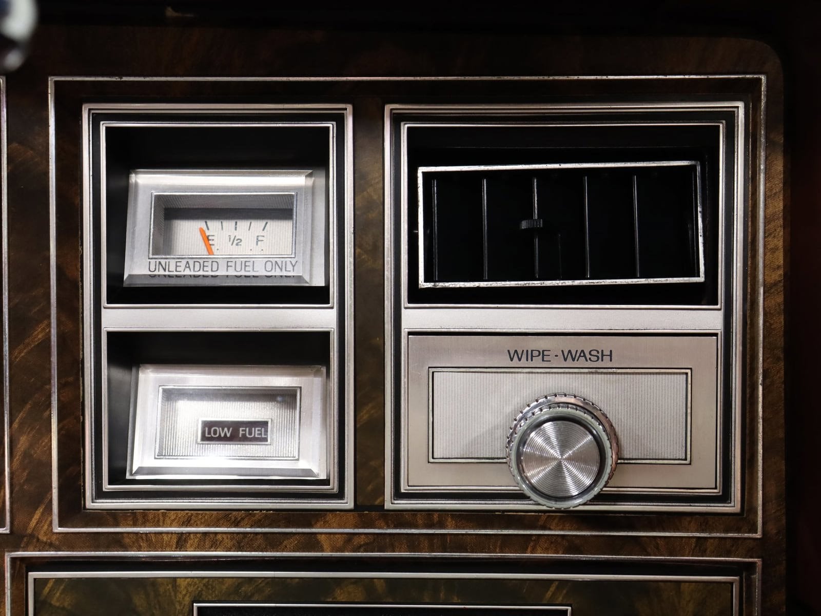 1977 Lincoln Continental 13
