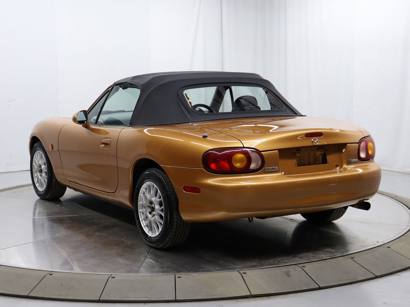 1998 Mazda Eunos Roadster 13
