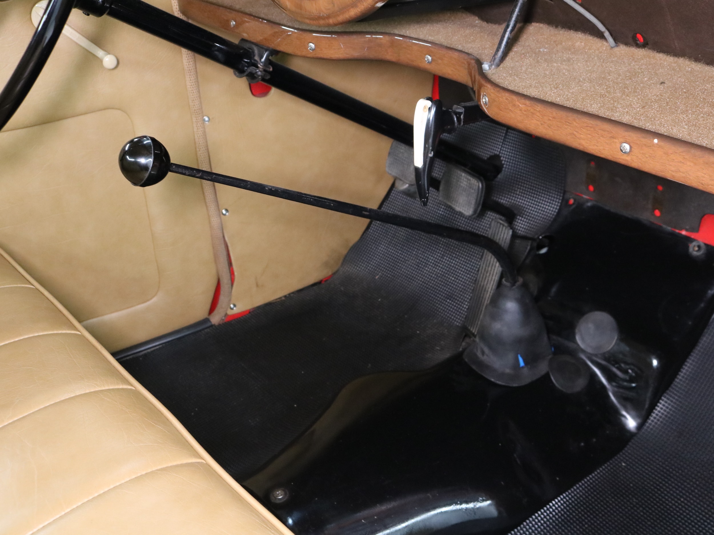 1950 Ford Anglia 13