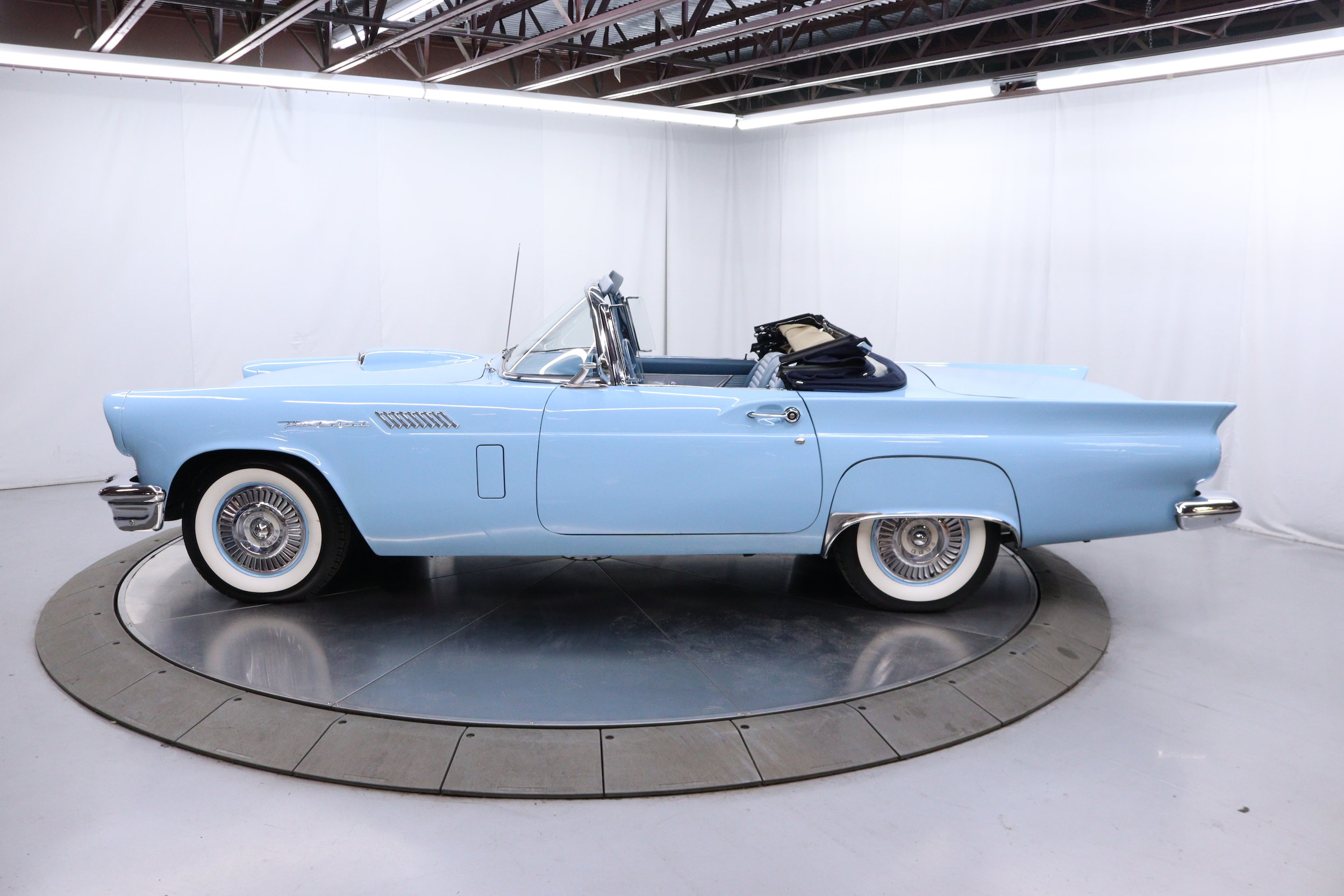 1957 Ford Thunderbird 23