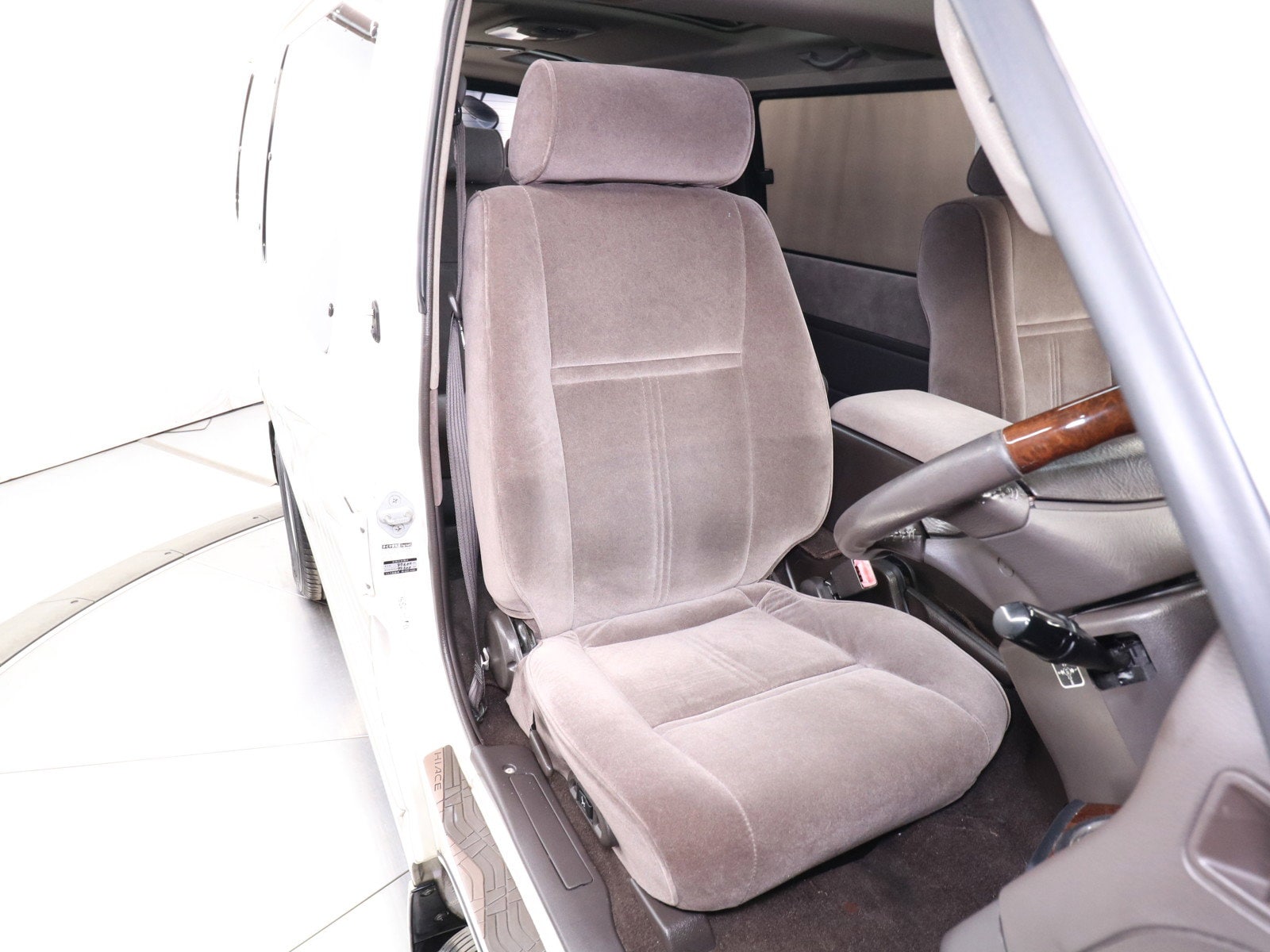 1999 Toyota Hiace 16