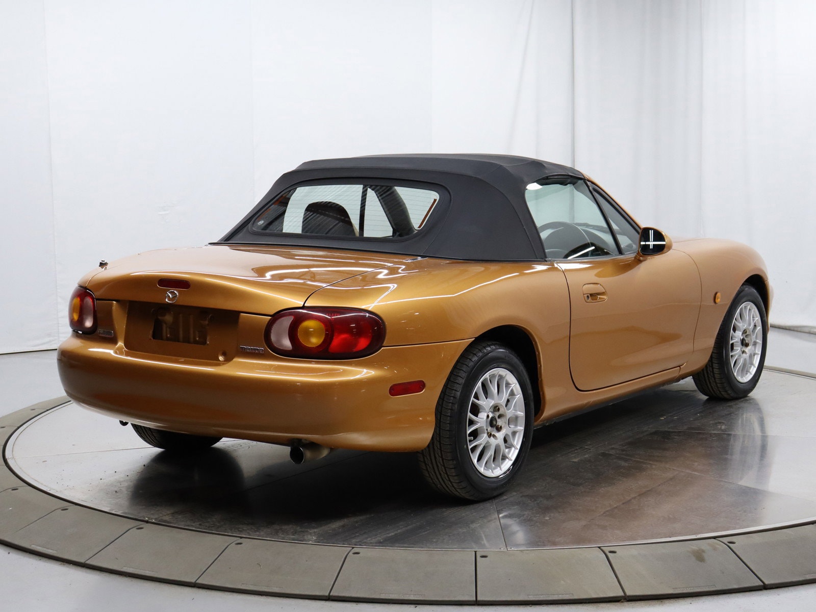 1998 Mazda Eunos Roadster 15