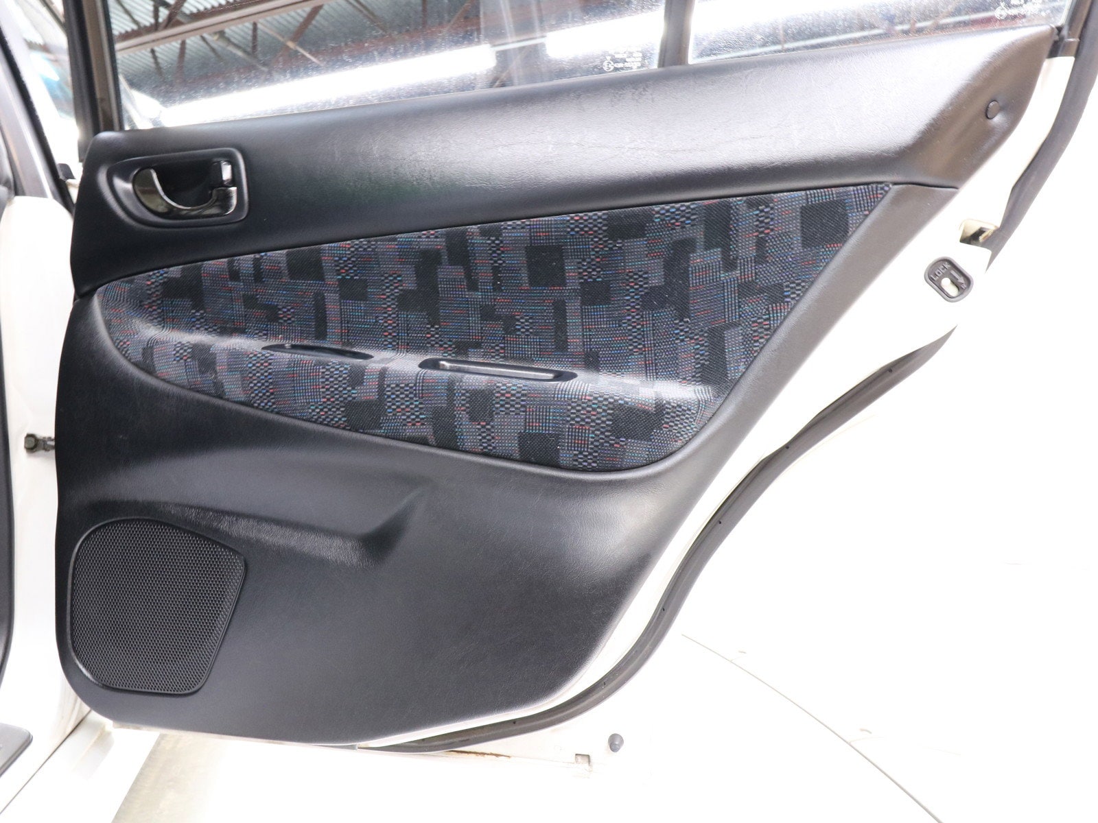 1998 Mitsubishi Legnum 24
