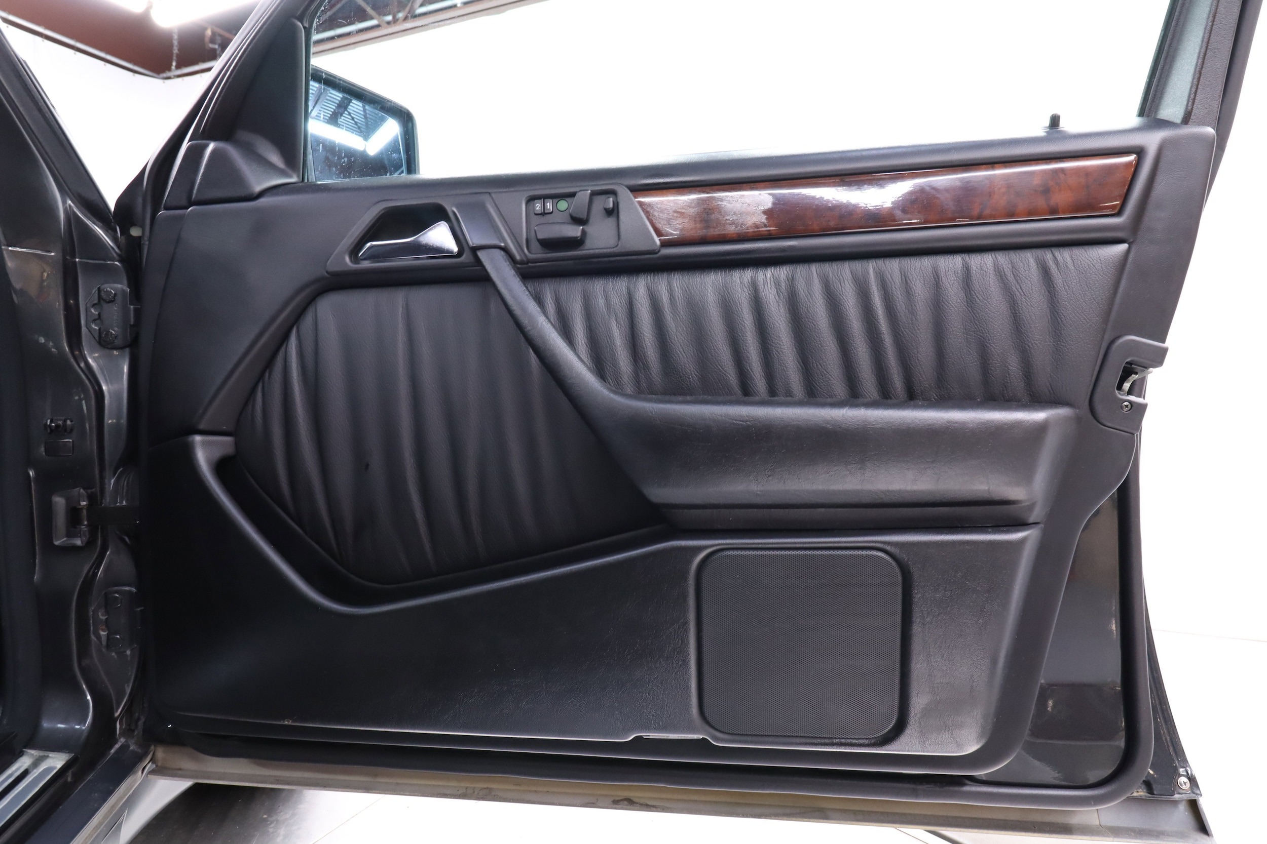 1994 Mercedes-Benz E500 23