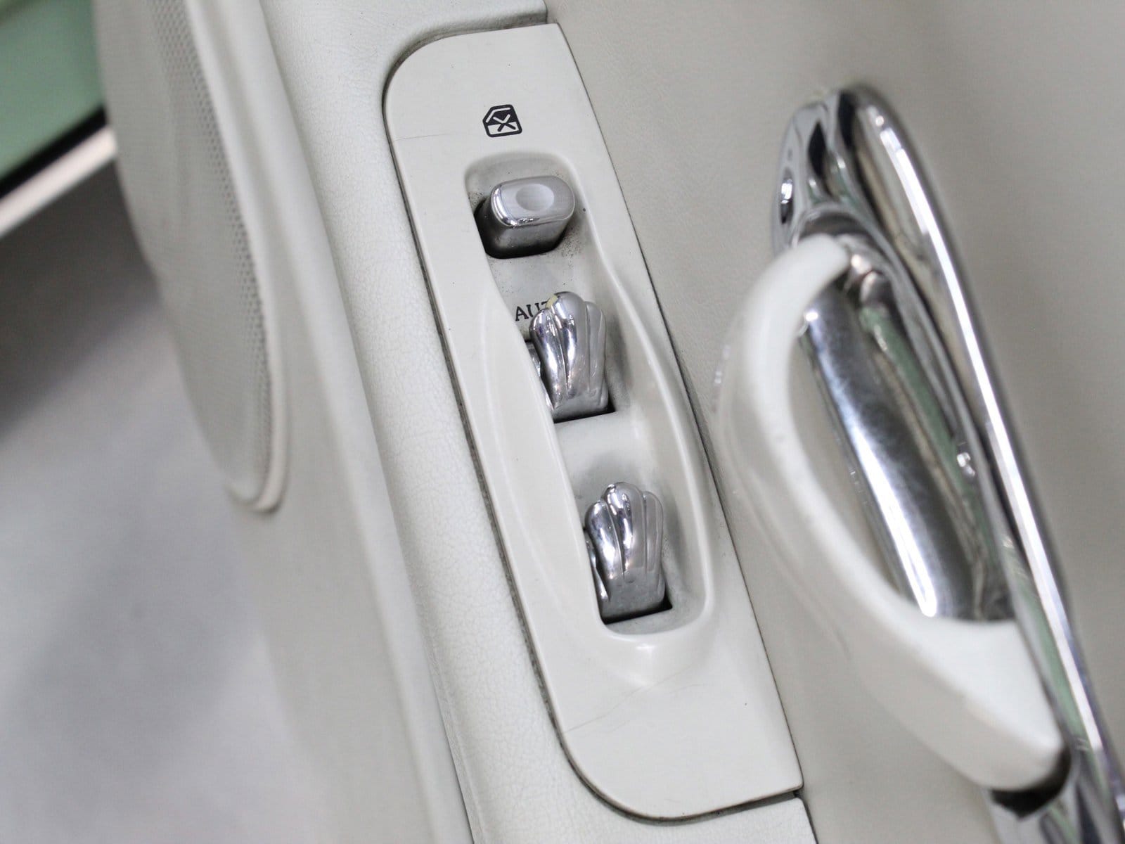 1991 Nissan Figaro 27