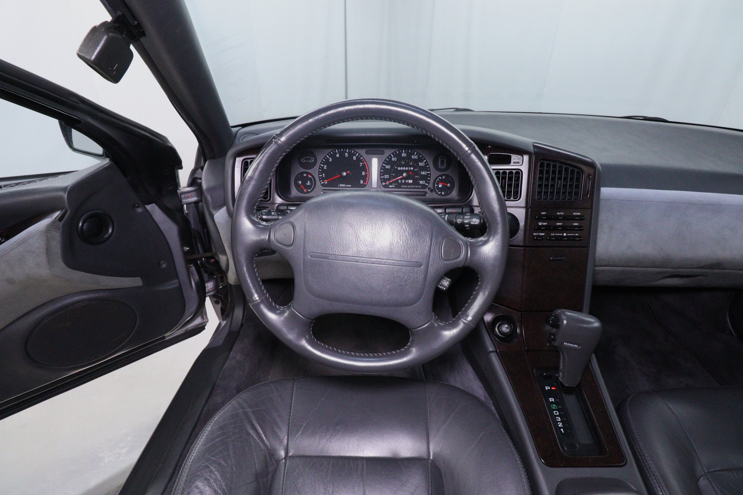 1992 Subaru SVX 10
