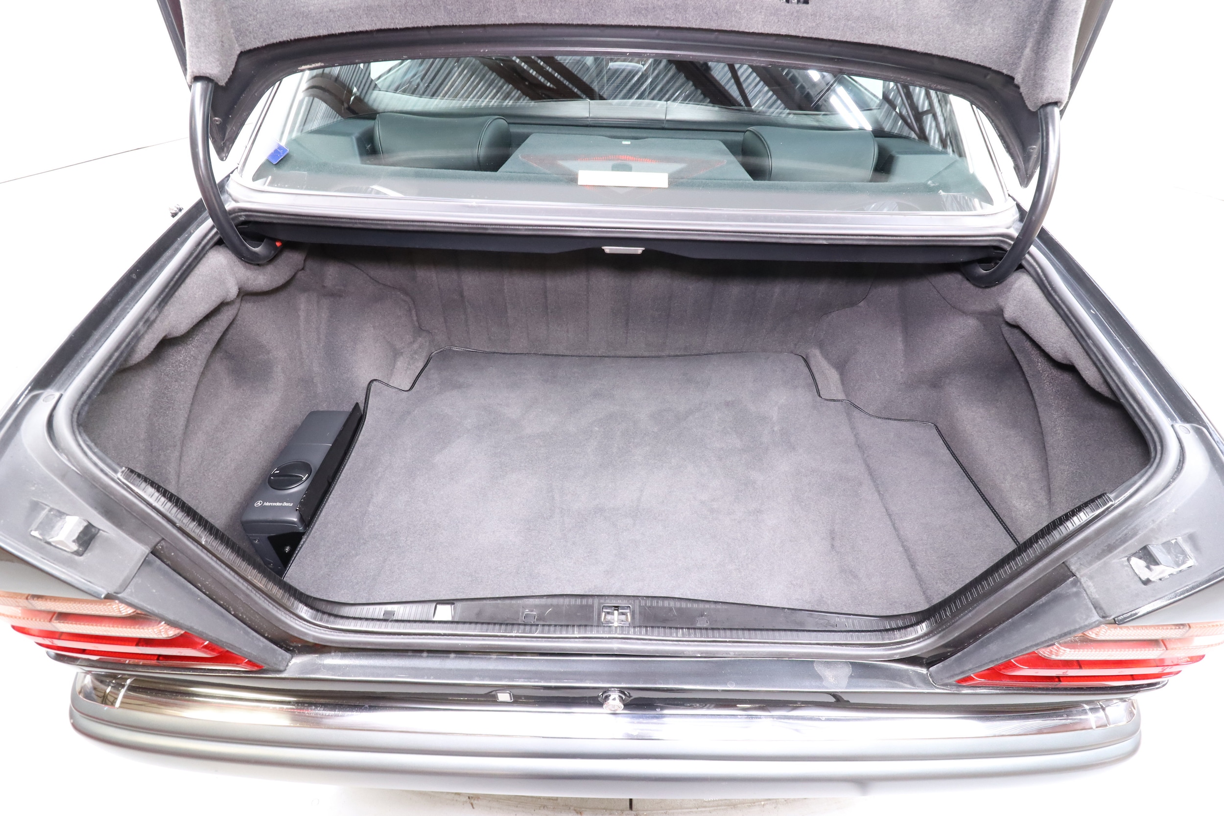 1994 Mercedes-Benz E500 29